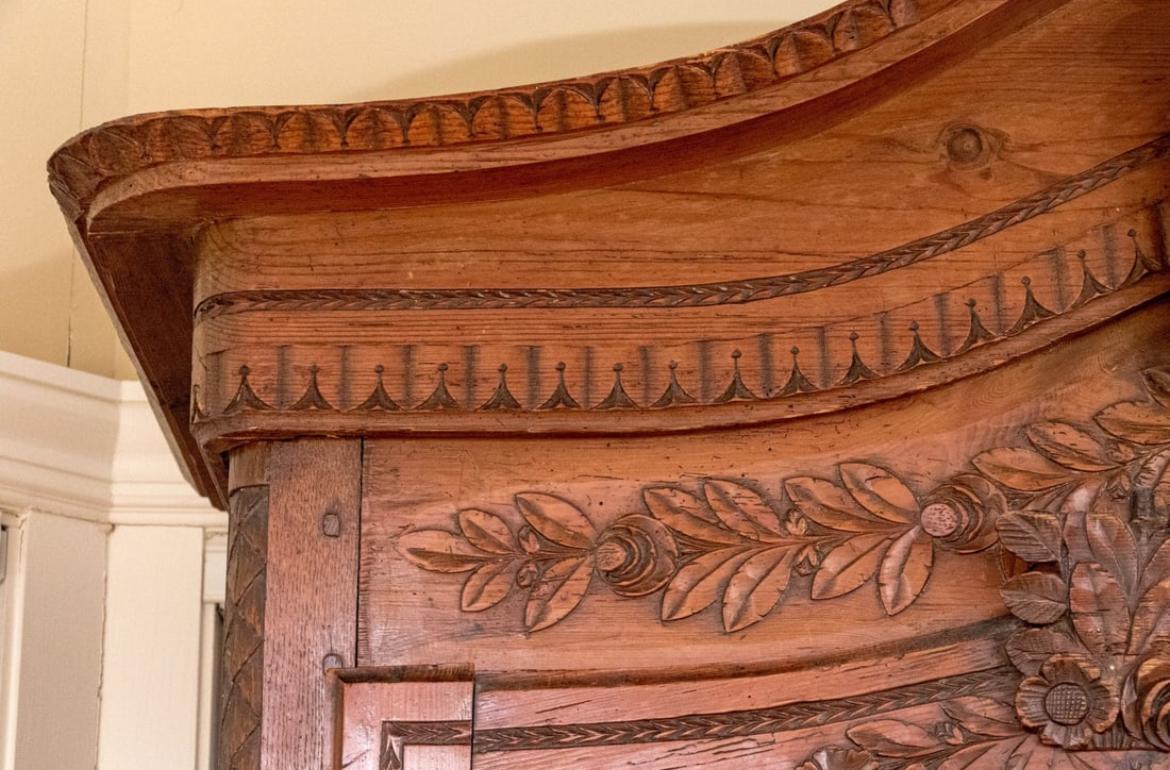 Buffet francés a Deux Corps, Siglo XVIII, Normandía en Bueno estado para la venta en Doylestown, PA