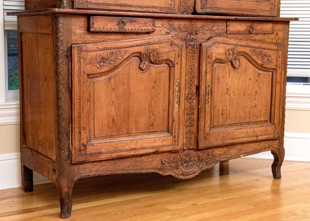 Buffet francés a Deux Corps, Siglo XVIII, Normandía siglo XVIII en venta