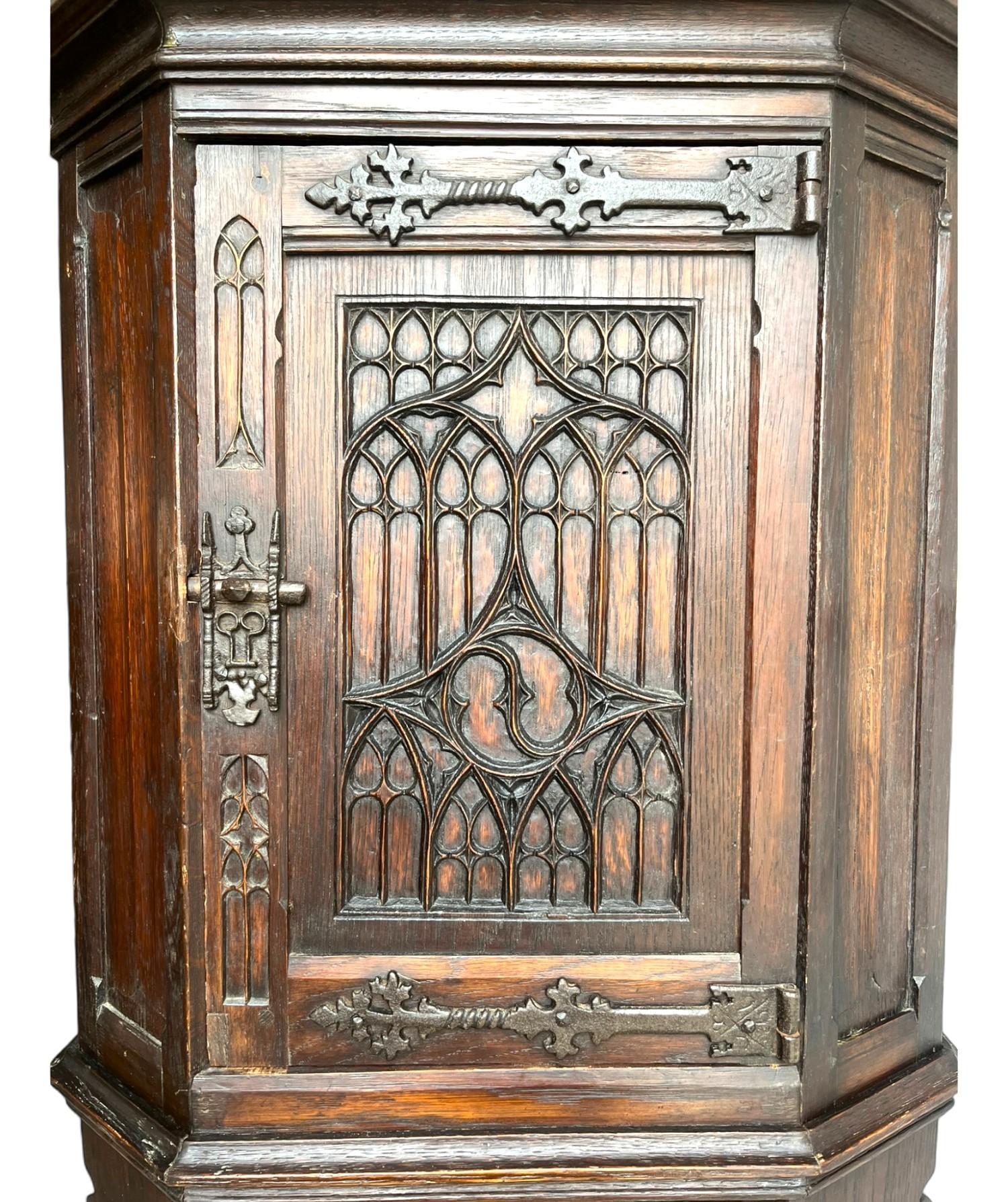 French Buffet / Cabinet / Credenza / Dresser - Gothic Revival - France 19th For Sale 8