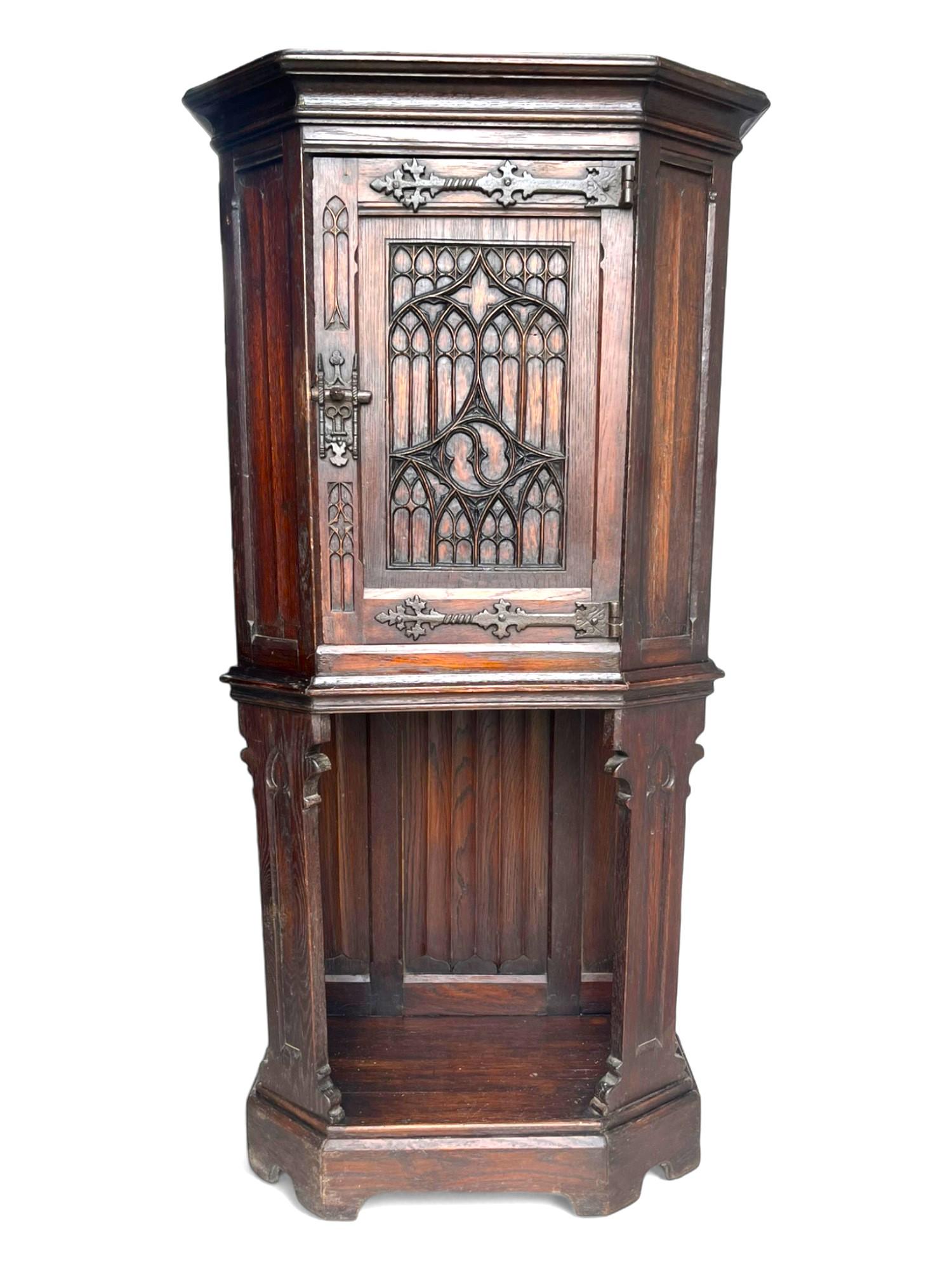 Very charming French Buffet / cabinet / credenza / dresser in molded and hand-carved oak in Gothic Revival (Neo Gothic) style.
The upper part opens with a door decorated with Sculptures on the facade.
All fittings are hand forged.
The door opens and