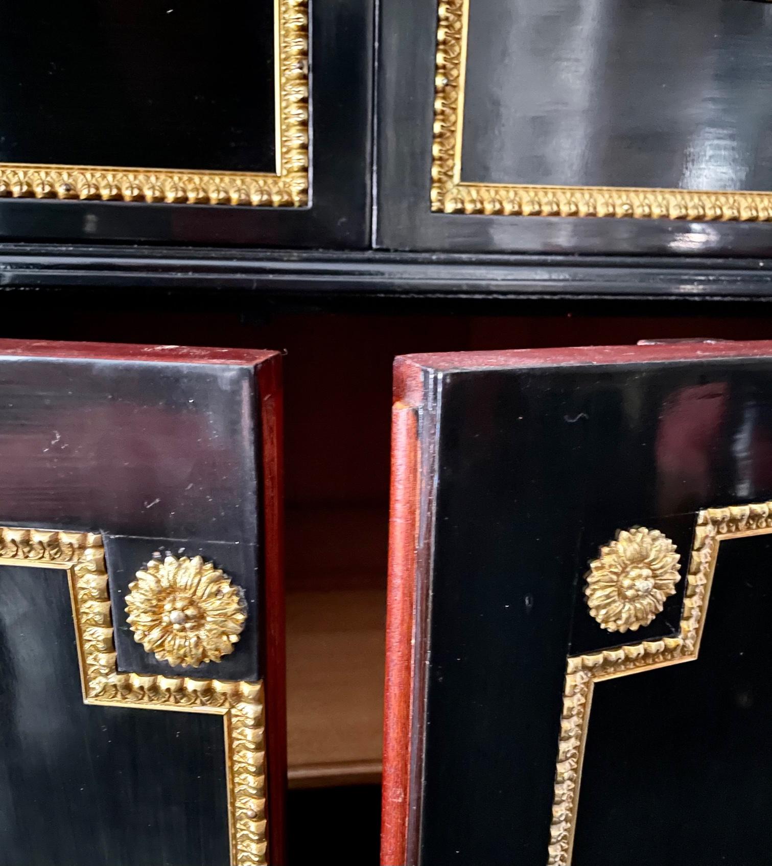 Mobile buffet francese, stile Luigi XVI, ebanizzato con piano in marmo in vendita 2