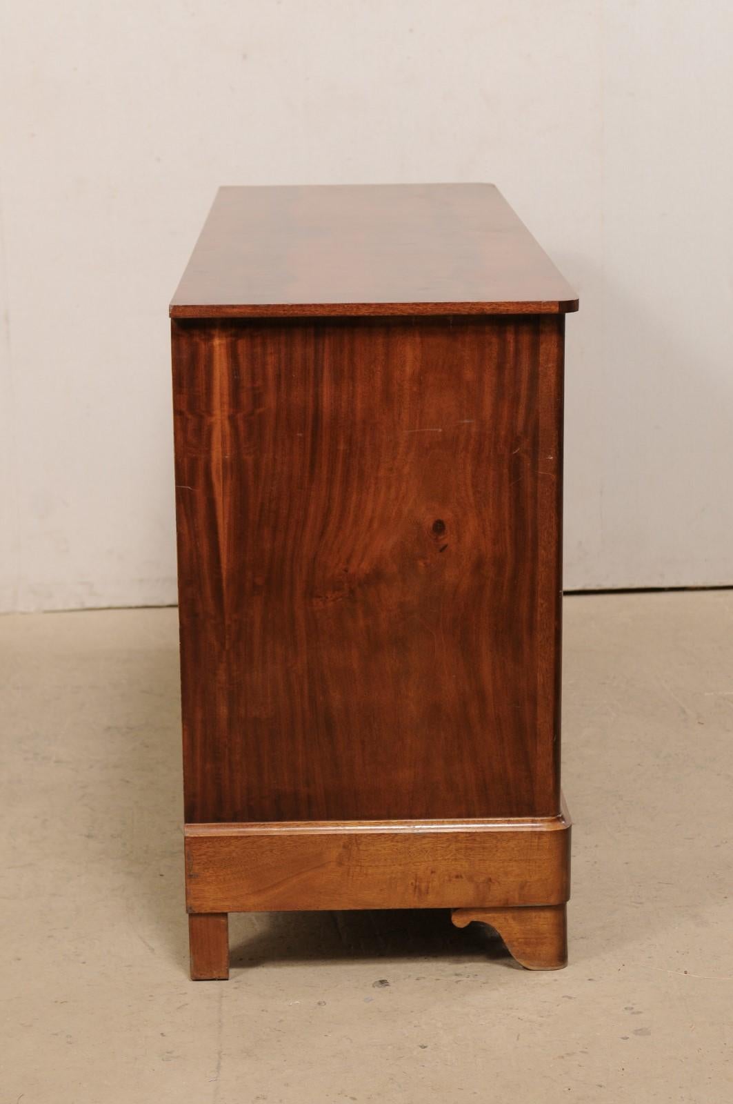 French Buffet Cabinet with Gorgeous Fire-Grain Mahogany Veneer, Mid 20th Century In Good Condition In Atlanta, GA