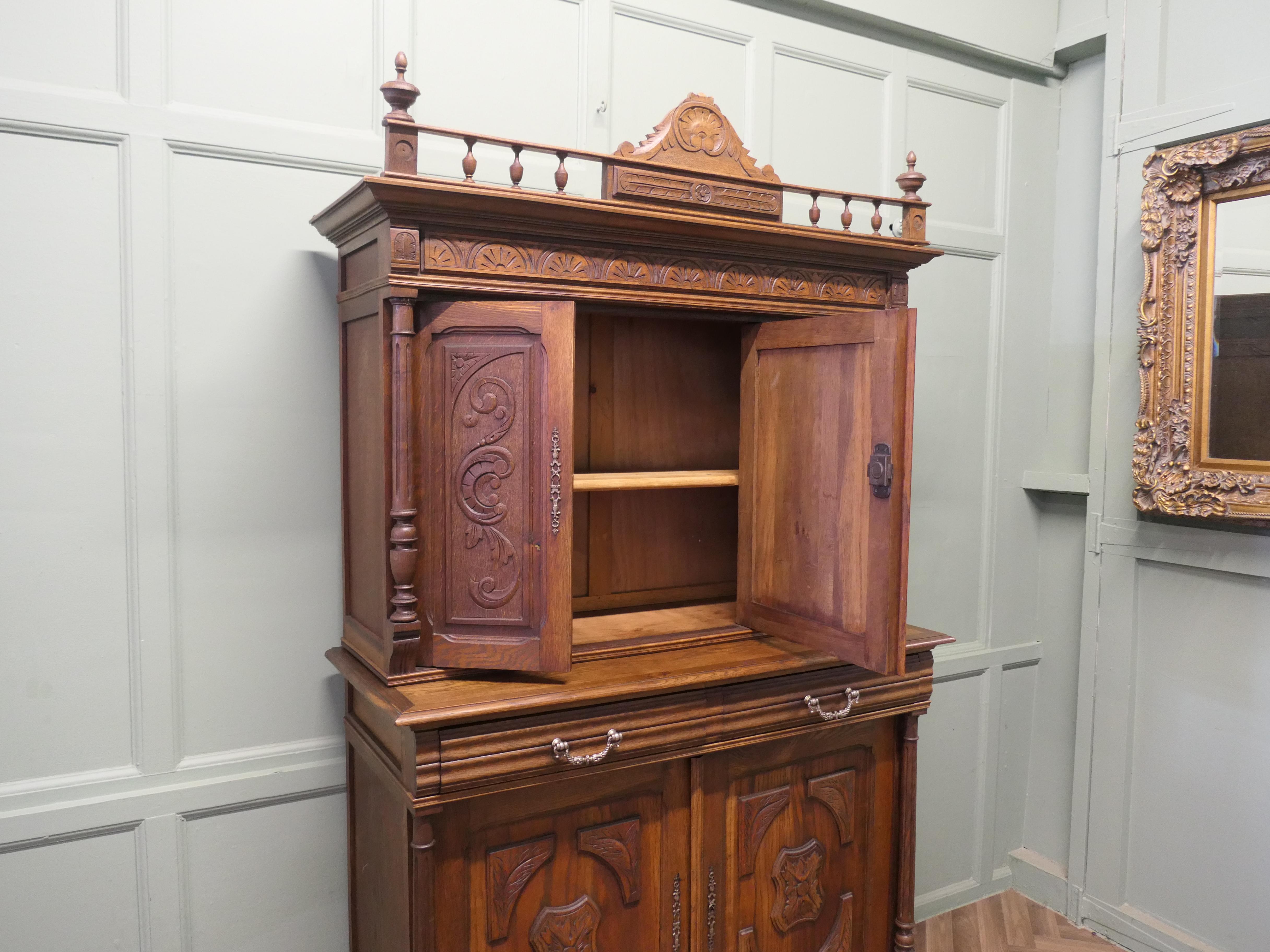 French Buffet de Corp, Carved Oak Game Cupboard (19. Jahrhundert) im Angebot
