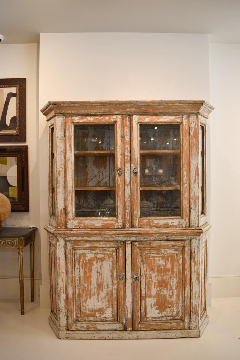 Fino al XVIII secolo Buffet francese Deux Corps - XVIII secolo, con patina originale scrostata in vendita