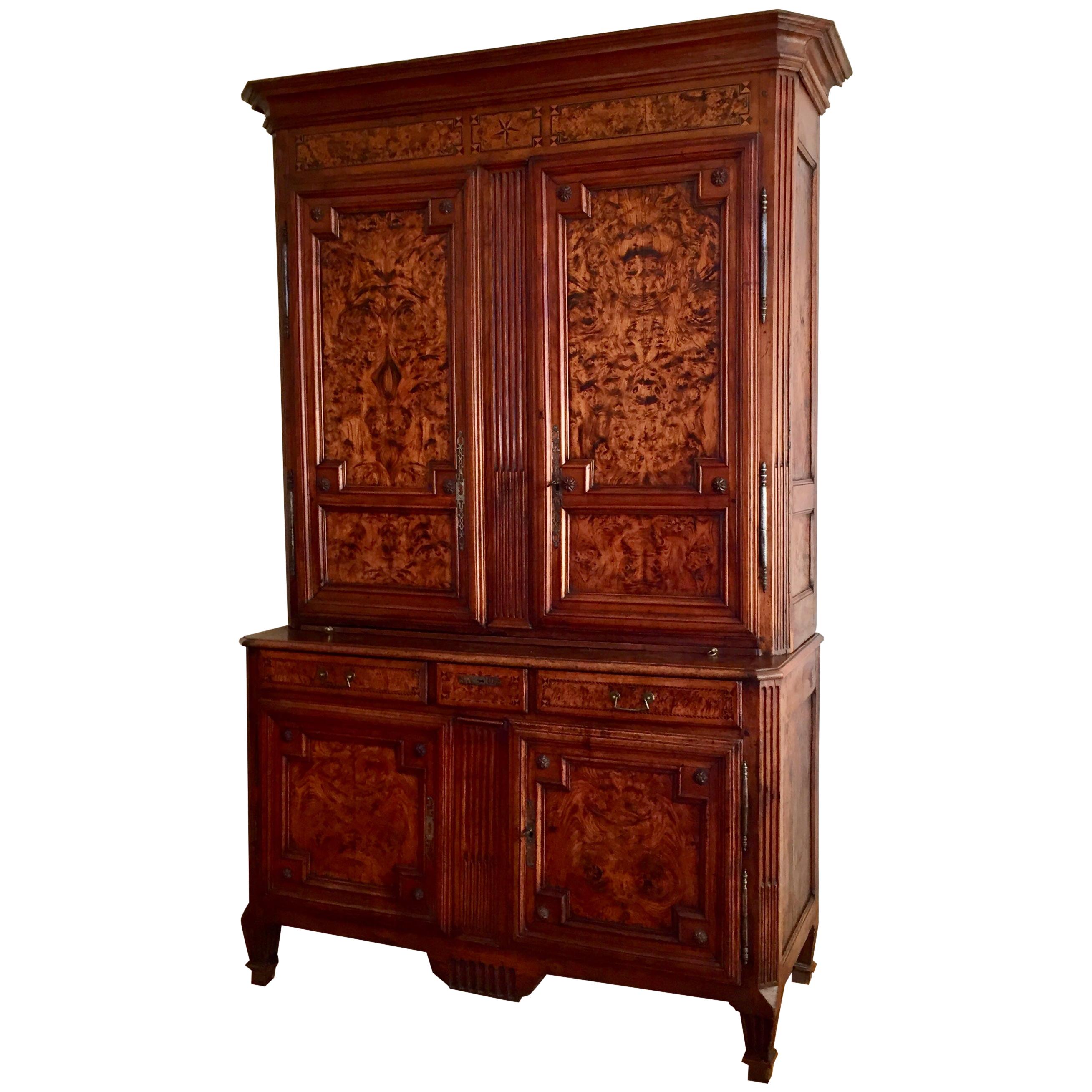 Buffet francese Deux Corps Bressan 19° stile Wood Lxvi in radica di noce e ciliegio
