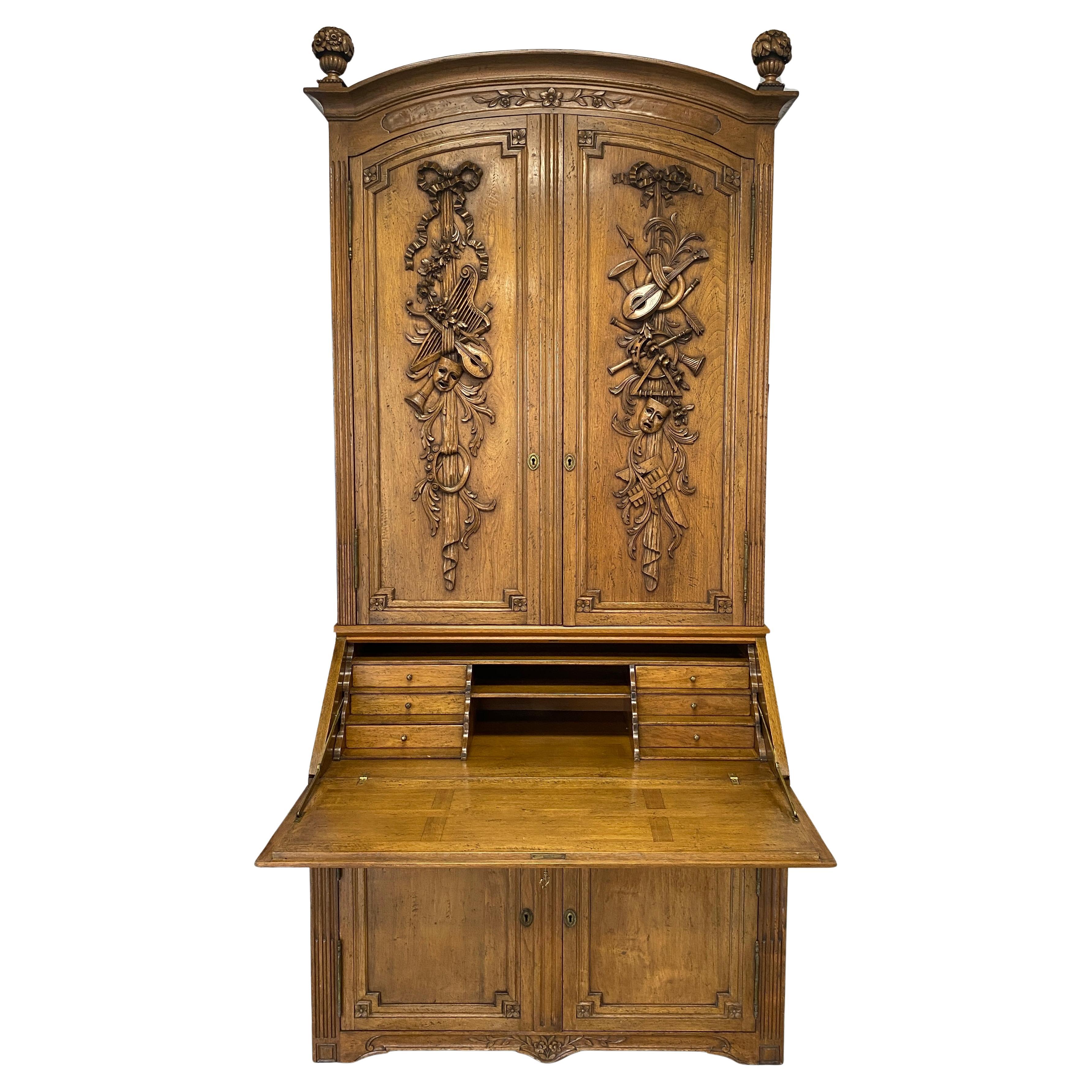Buffet francese Deux Corps con scrivania, Segretaria europea in due parti con scrivania inclinata

Questo raffinato buffet deux corps in stile provinciale francese, con scrivania incorporata, è un'aggiunta notevole a qualsiasi casa. L'ampio design a