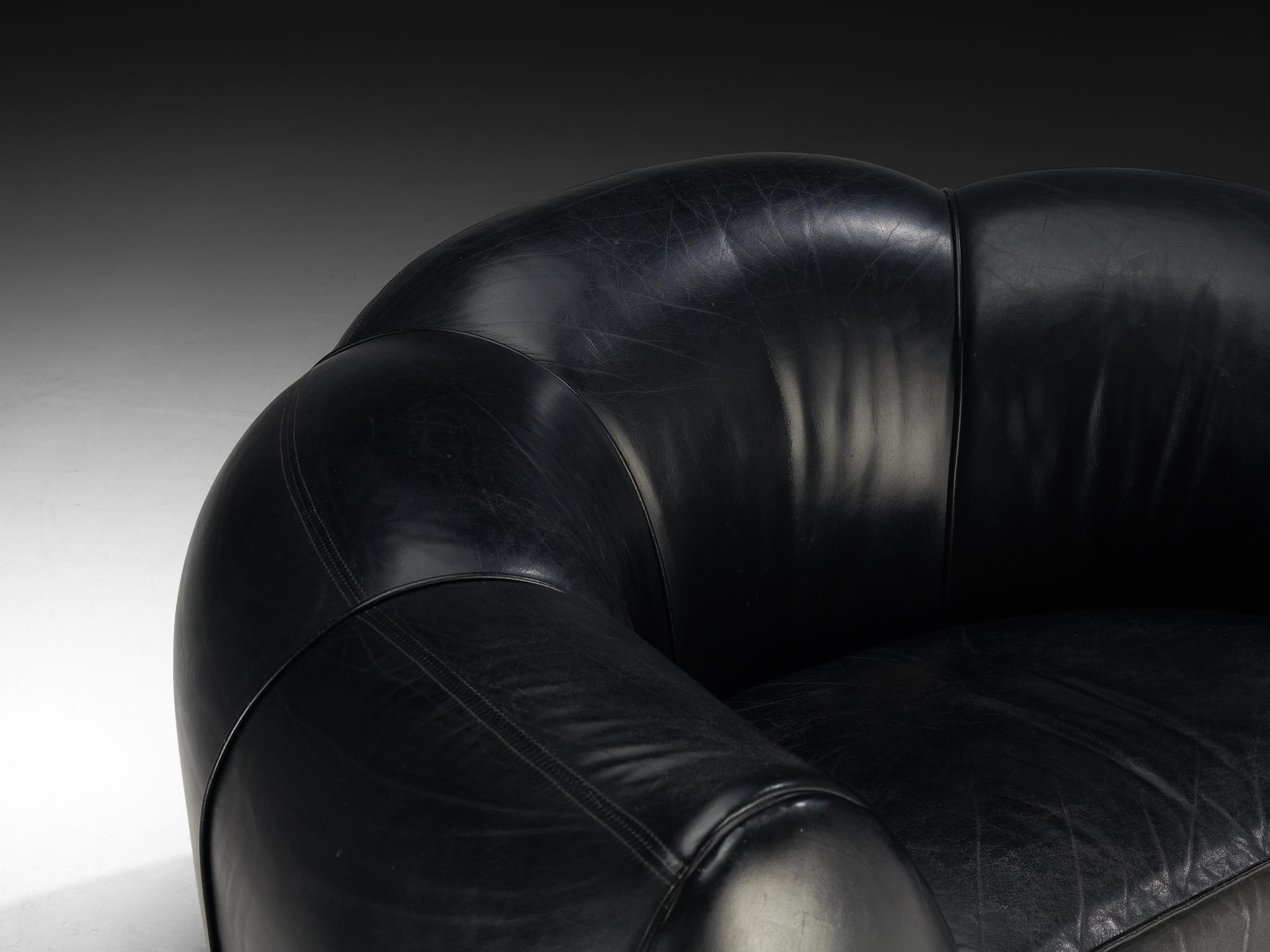 French Bulbous Croissant Shaped Lounge Chairs or Loveseats in Black Leather In Good Condition In Waalwijk, NL