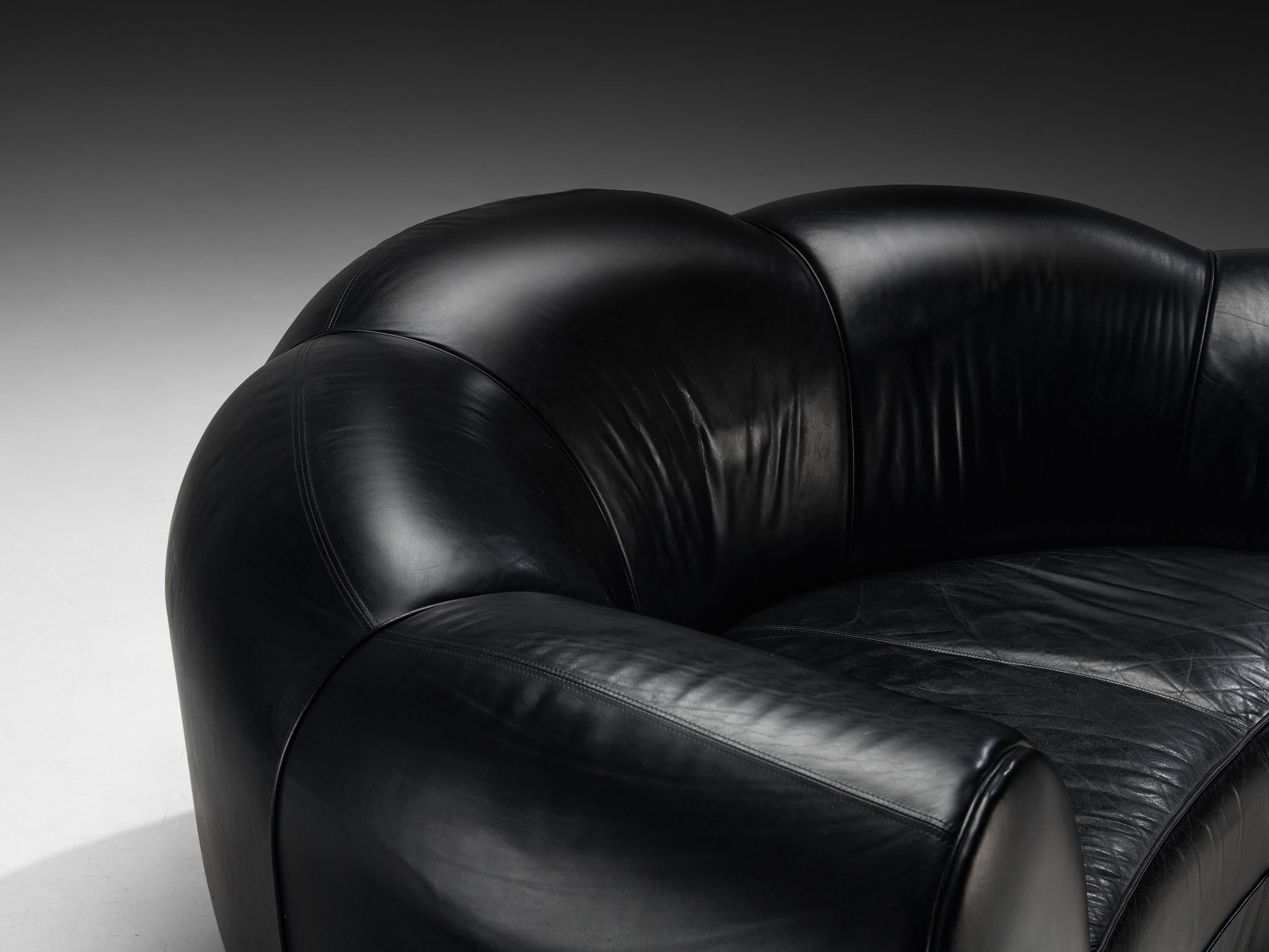 Postmoderno Divano e poltrone francesi a forma di croissant a bulbo in pelle nera in vendita