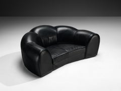 Französisches bauchiges Croissant-Sofa in Form eines schwarzen Leders