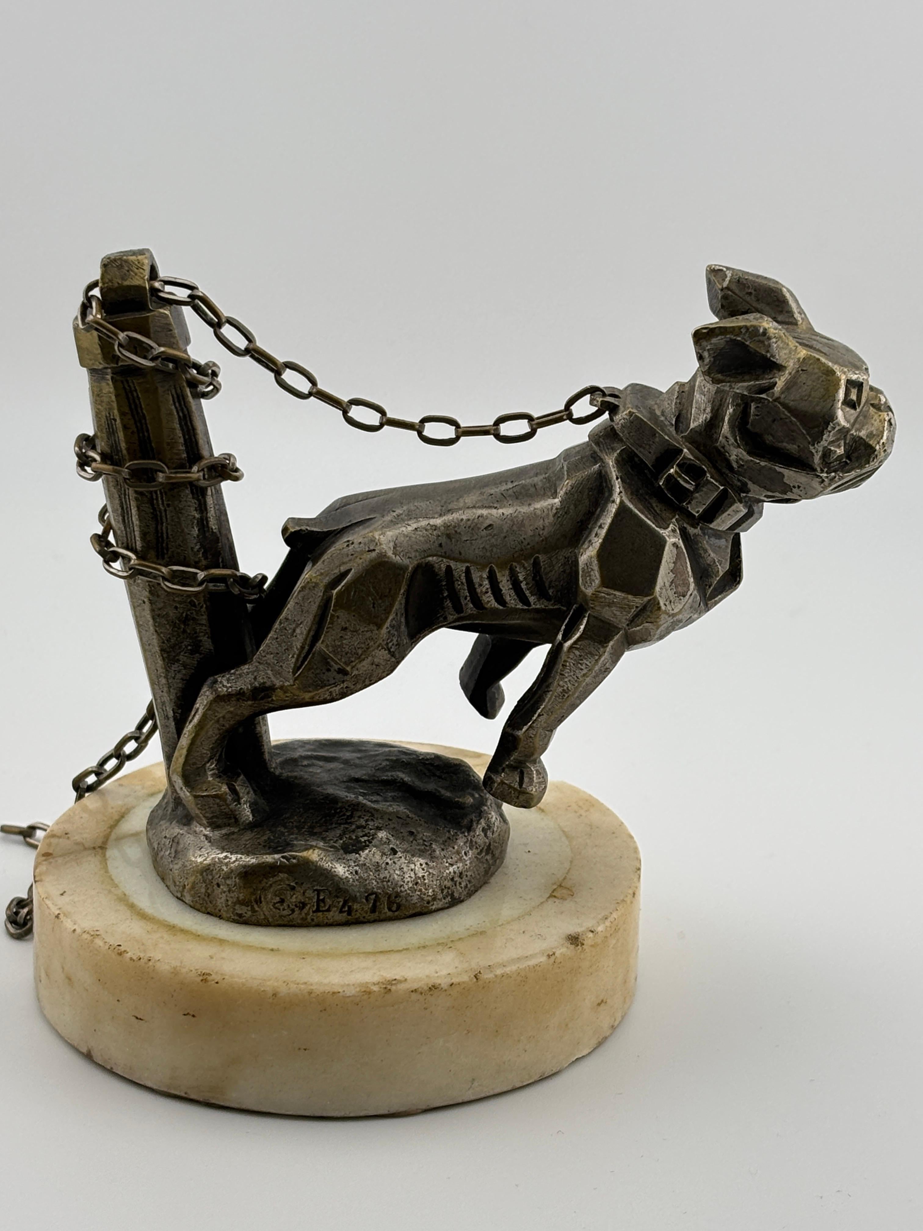 Französische Bulldogge an Kette/Marvel Hood's Figur/Art Deco/1920's/Marmor Stand im Angebot 2