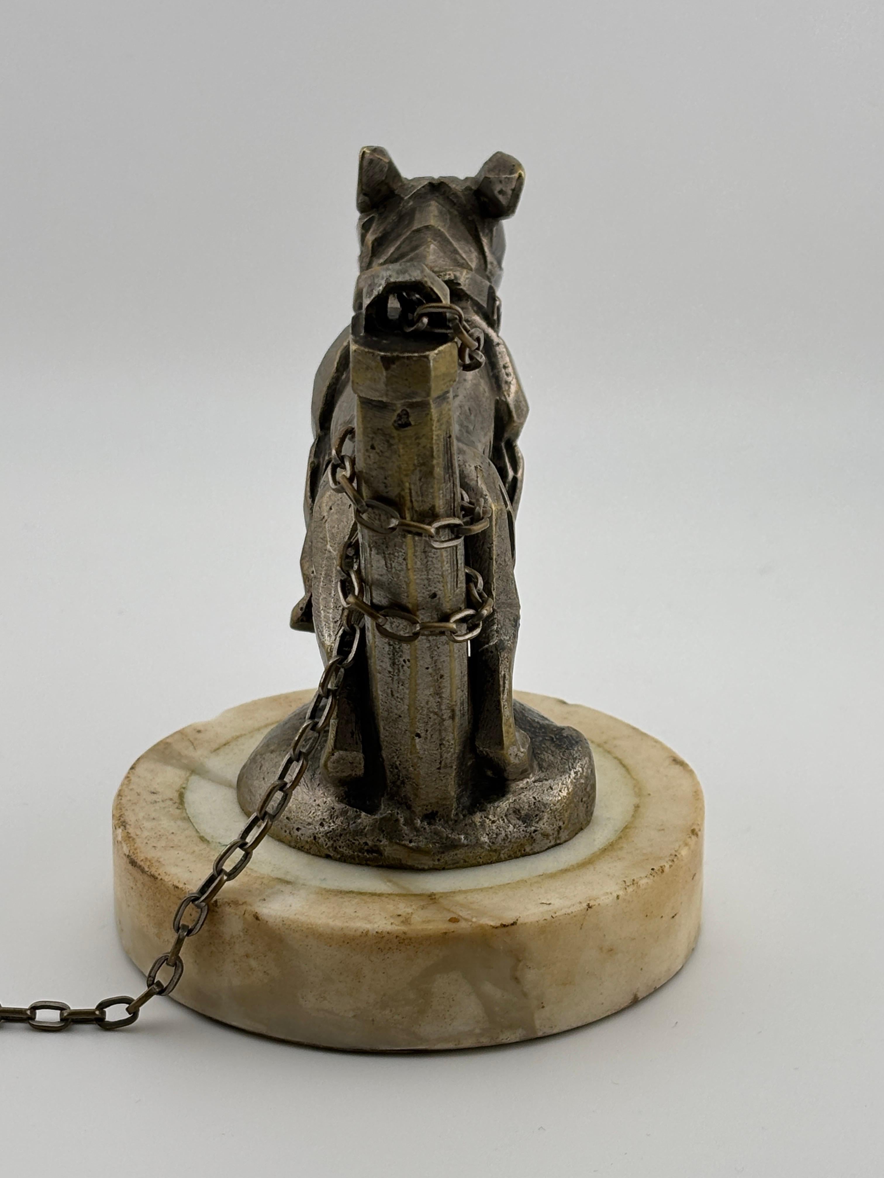Französische Bulldogge an Kette/Marvel Hood's Figur/Art Deco/1920's/Marmor Stand im Angebot 4