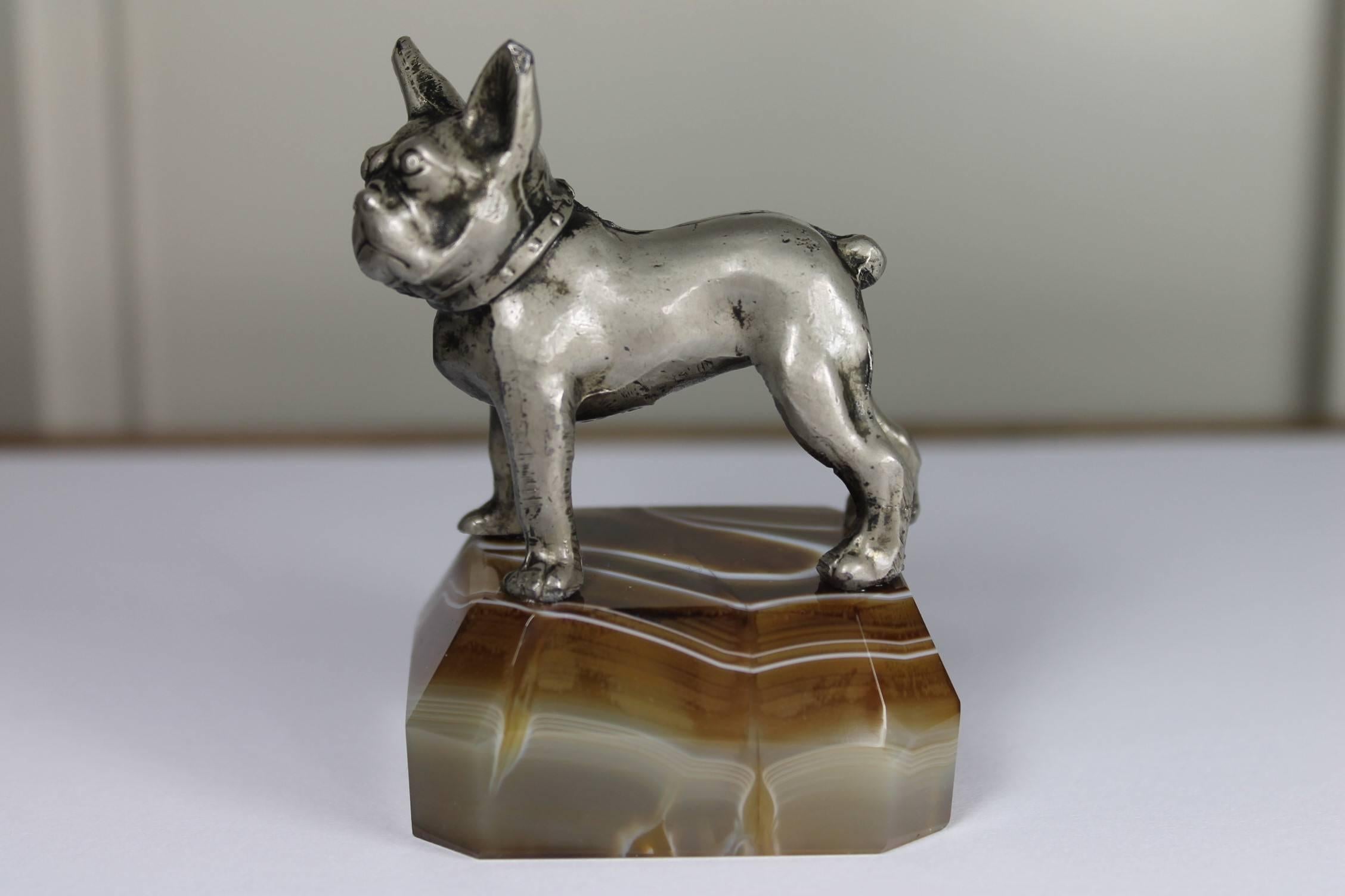 Paperweight with French Bulldog.
This Art Deco paper press or paper weight has a metal bulldog sculpture on a polished brown onyx stone.
The bulldog figurine is signed on the belly: Made in Japan.
It's a detailed Frenchie sculpture.
The onyx