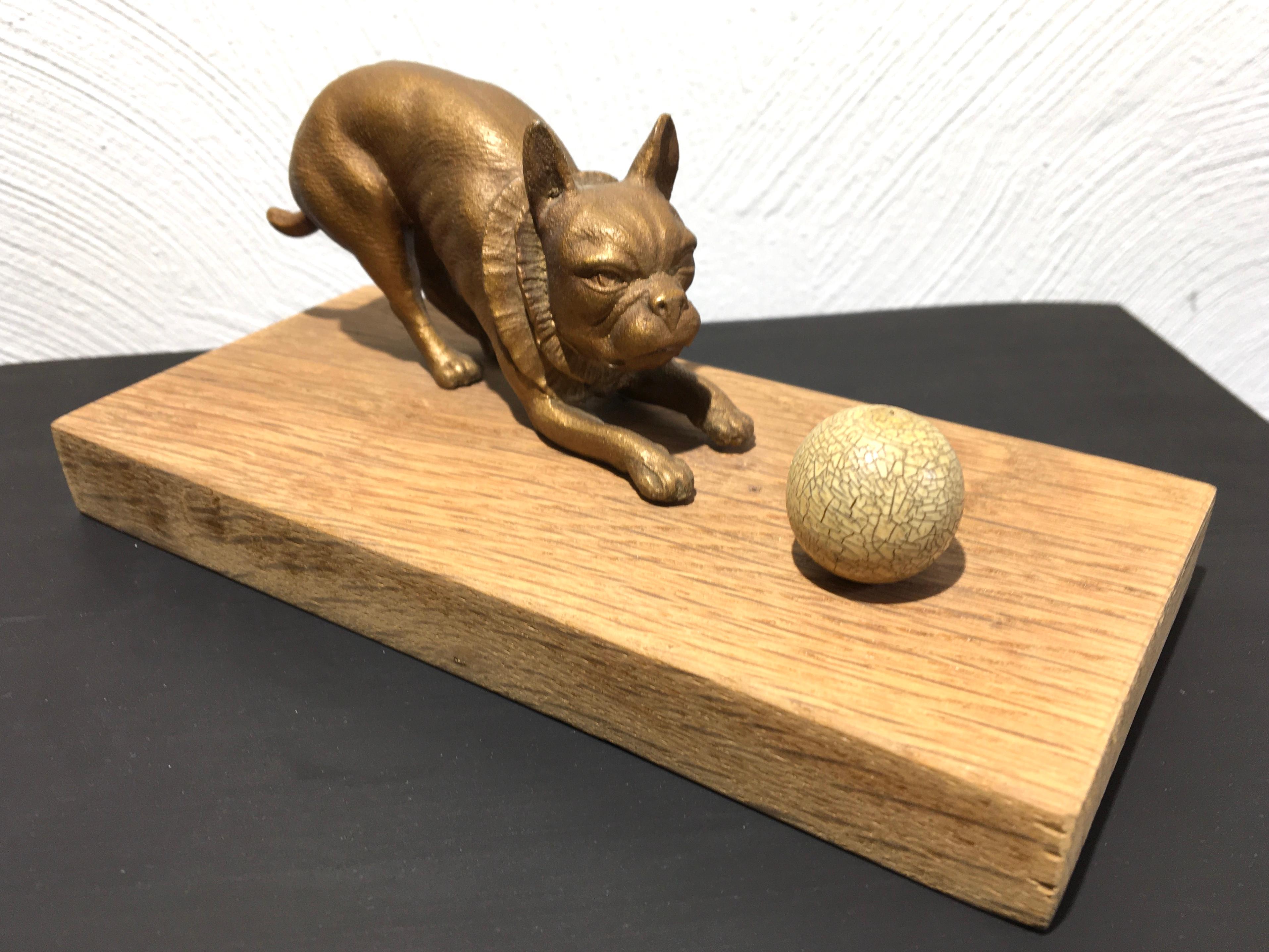 French Bulldog playing with Ball Sculpture In Good Condition For Sale In Antwerp, BE