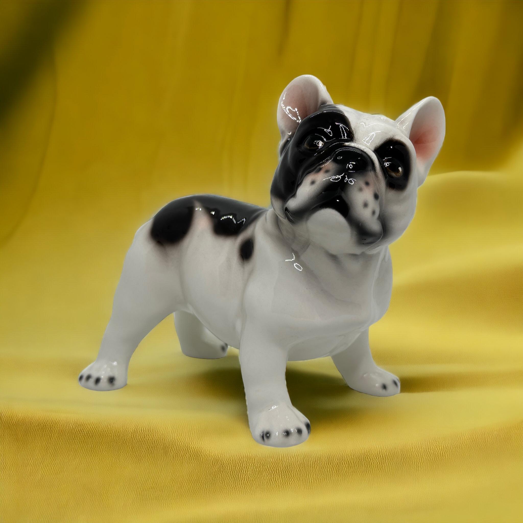 Classic 20th century Ceramic figurine, in beautiful condition. Figurine Statue in the shape of a bull dog in black and white shades. It was made probably in the 1980s in Italy, it is marked at the belly.
Nice addition to your credenza or just for