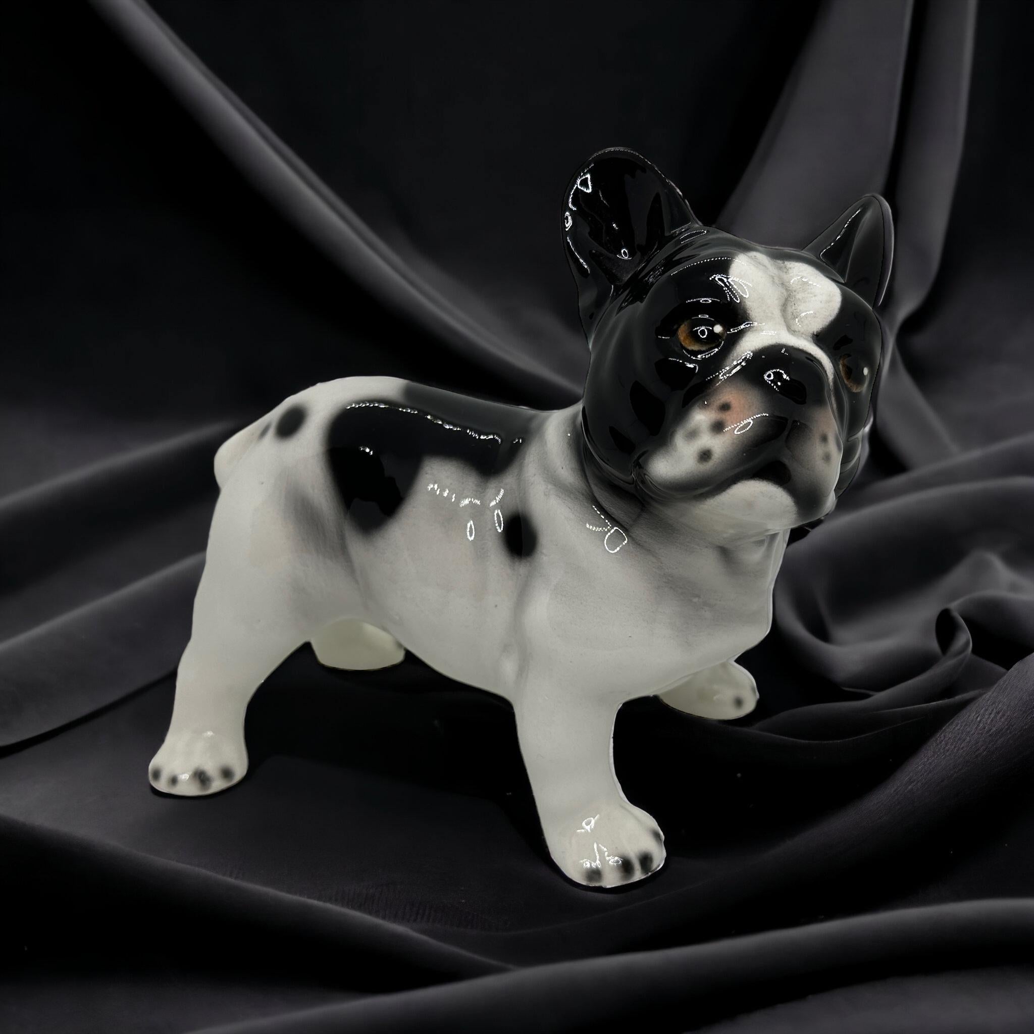 Classic 20th century ceramic figurine, in beautiful condition. Figurine Statue in the shape of a bull dog in black and white shades. It was made probably in the 1980s in Italy, it is marked at the belly.
Nice addition to your credenza or just for