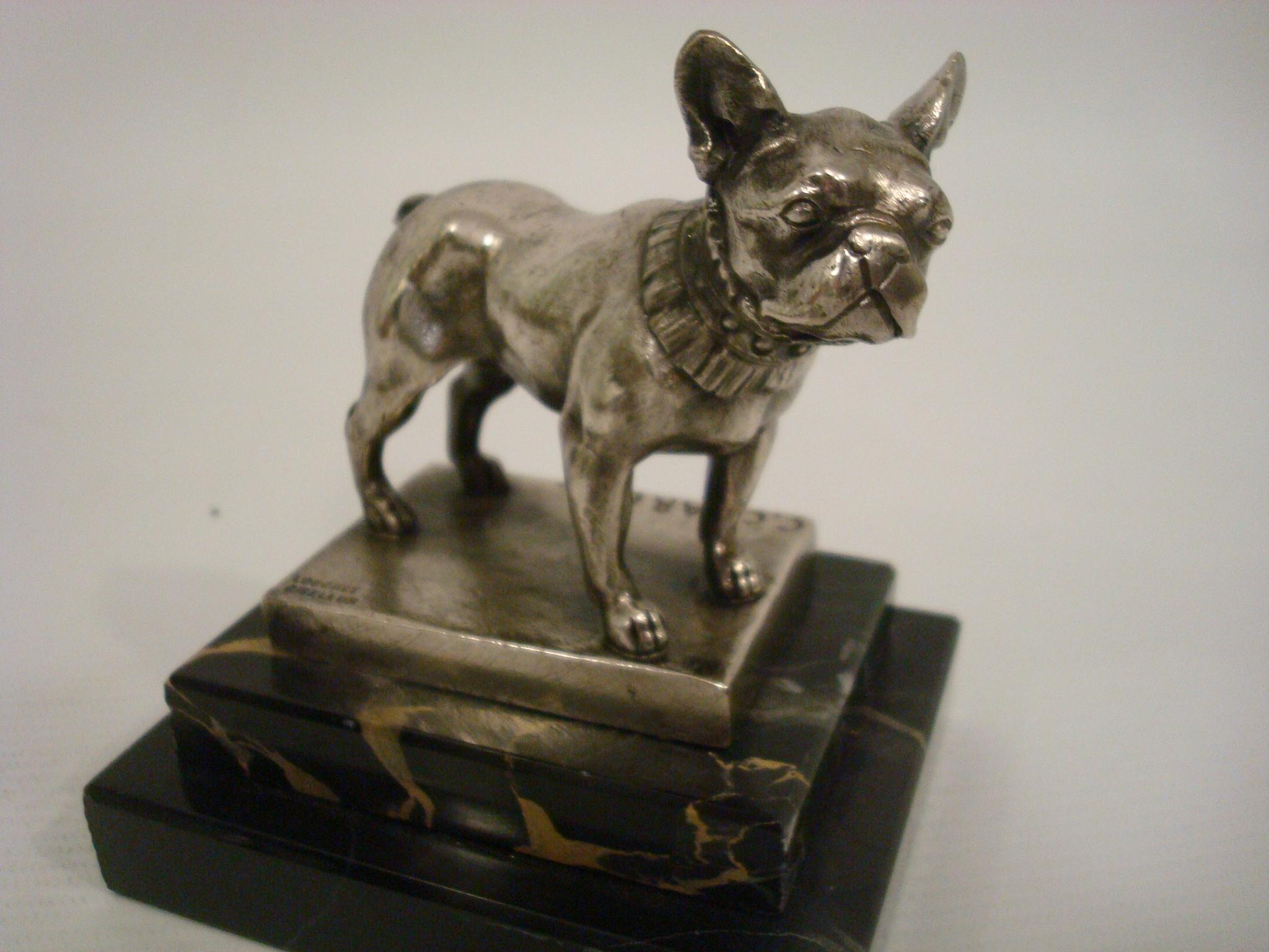 Sculpture / presse-papiers en bronze argenté représentant un bulldog français signé C. Charles  2