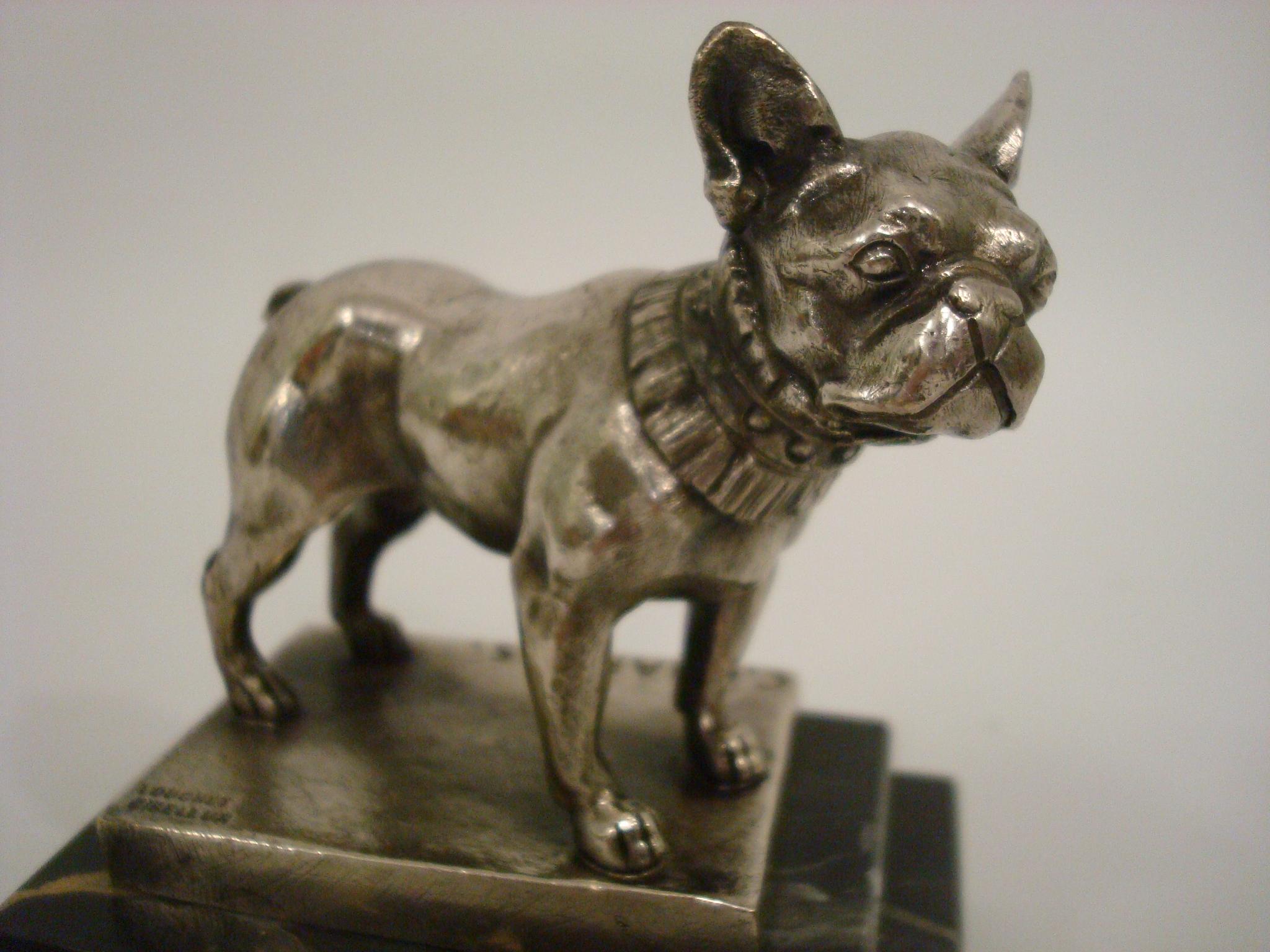 Art nouveau Sculpture / presse-papiers en bronze argenté représentant un bulldog français signé C. Charles 