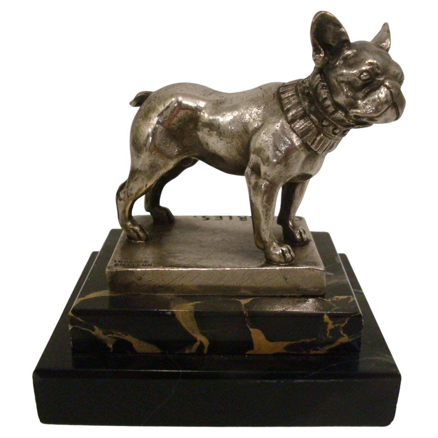 Sculpture / presse-papiers en bronze argenté représentant un bulldog français signé C. Charles 