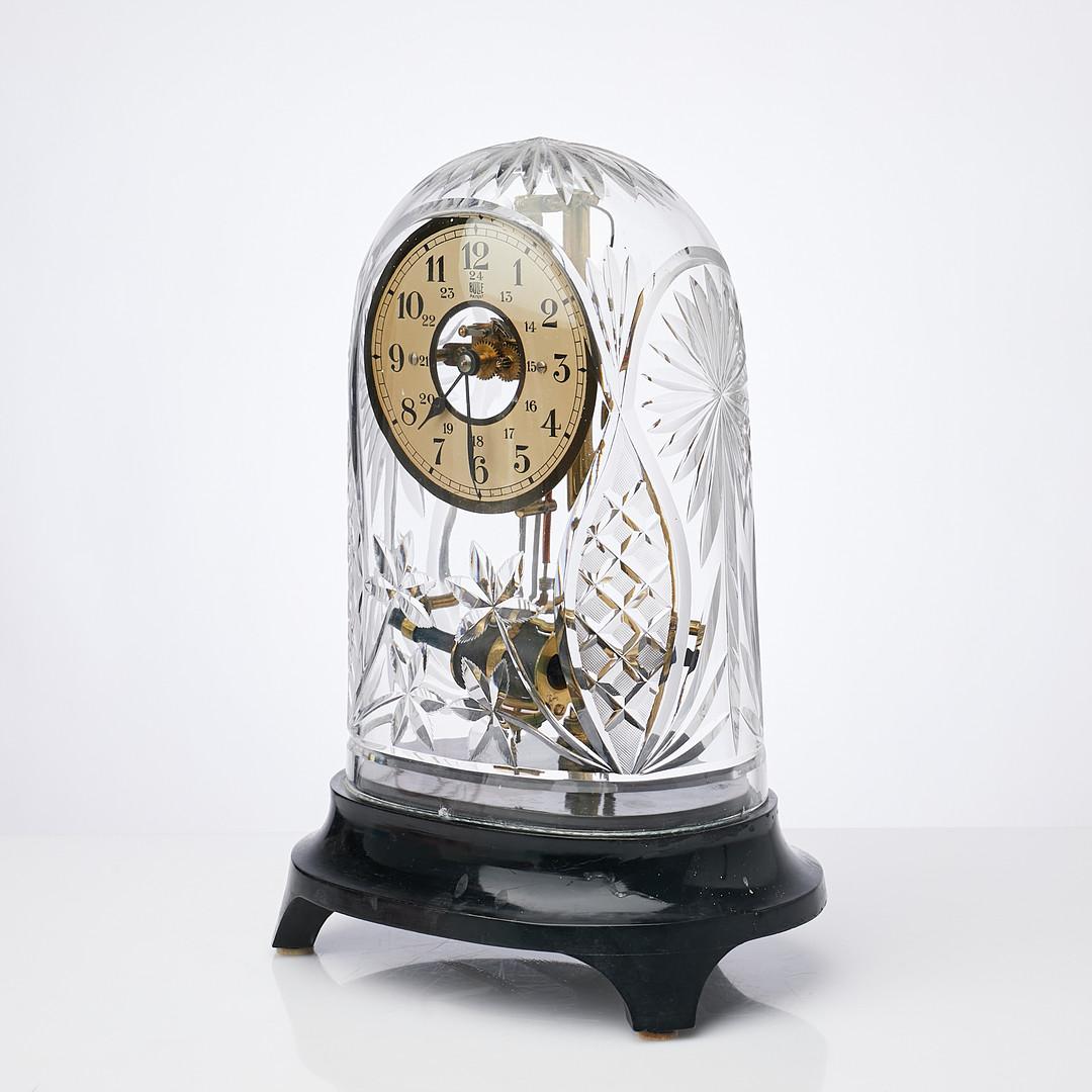 Art déco Horloge électrique française à bulle Dome en cristal taillé suédois  en vente