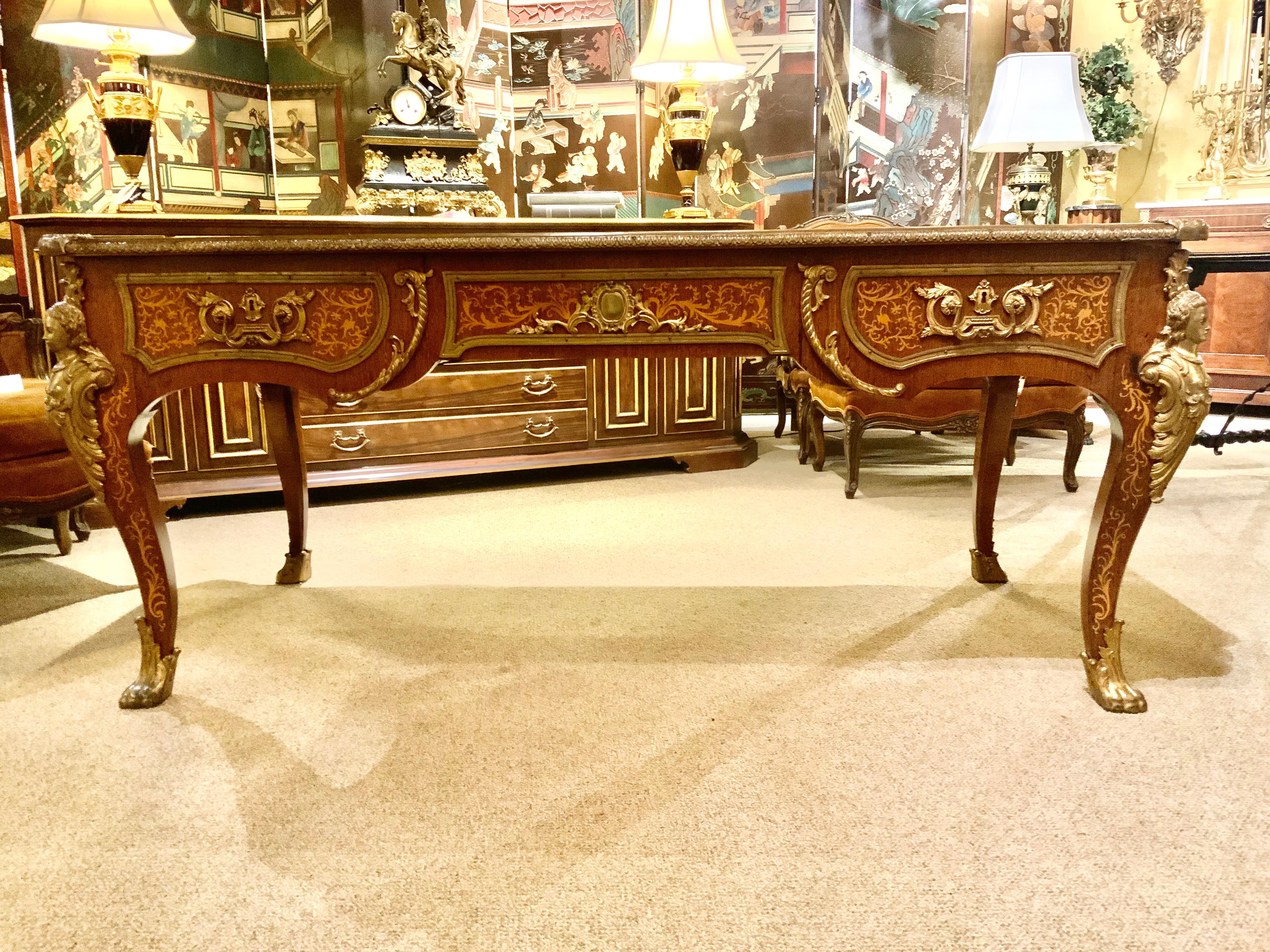French Bureau Plat 20th C. with Black Gilt Trim Writing Surface In Good Condition For Sale In Houston, TX