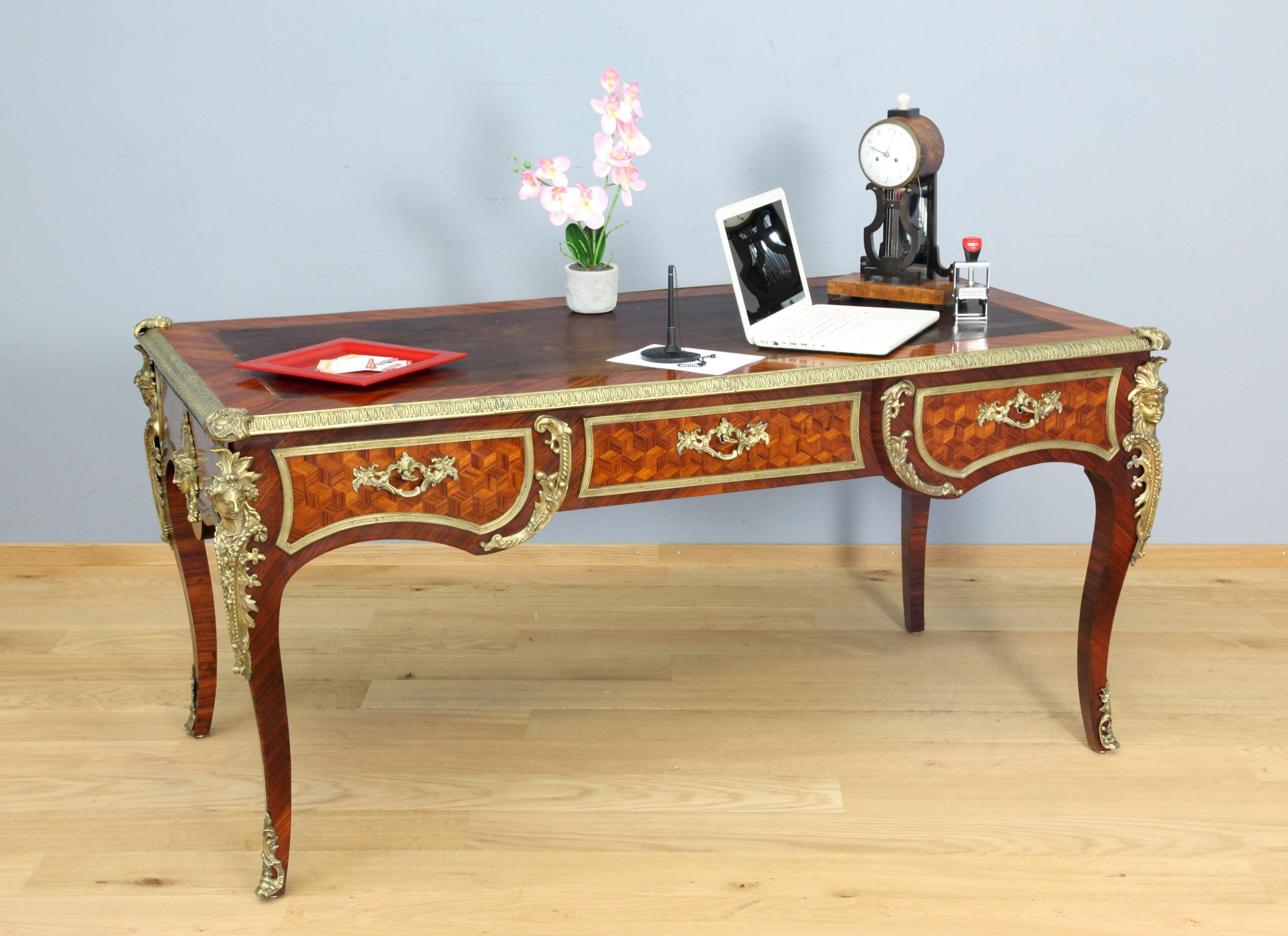 Splendid Bureau Plat veneered with rosewood and decorated with bronze applications, France 19th century. Bureau Plat is in restored condition with shellac polished surface. 

This generous desk stands on tall curved legs and is free standing in