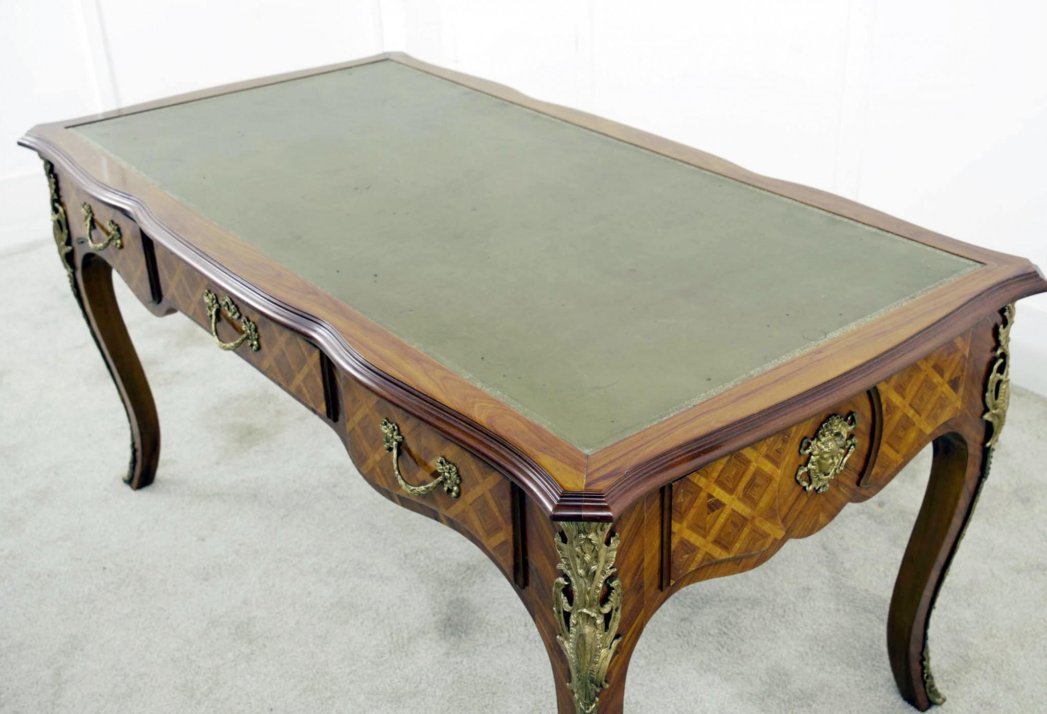 Scrivania francese Antique Plat Tavolo da scrittura in parquet Napoleone III in vendita 2