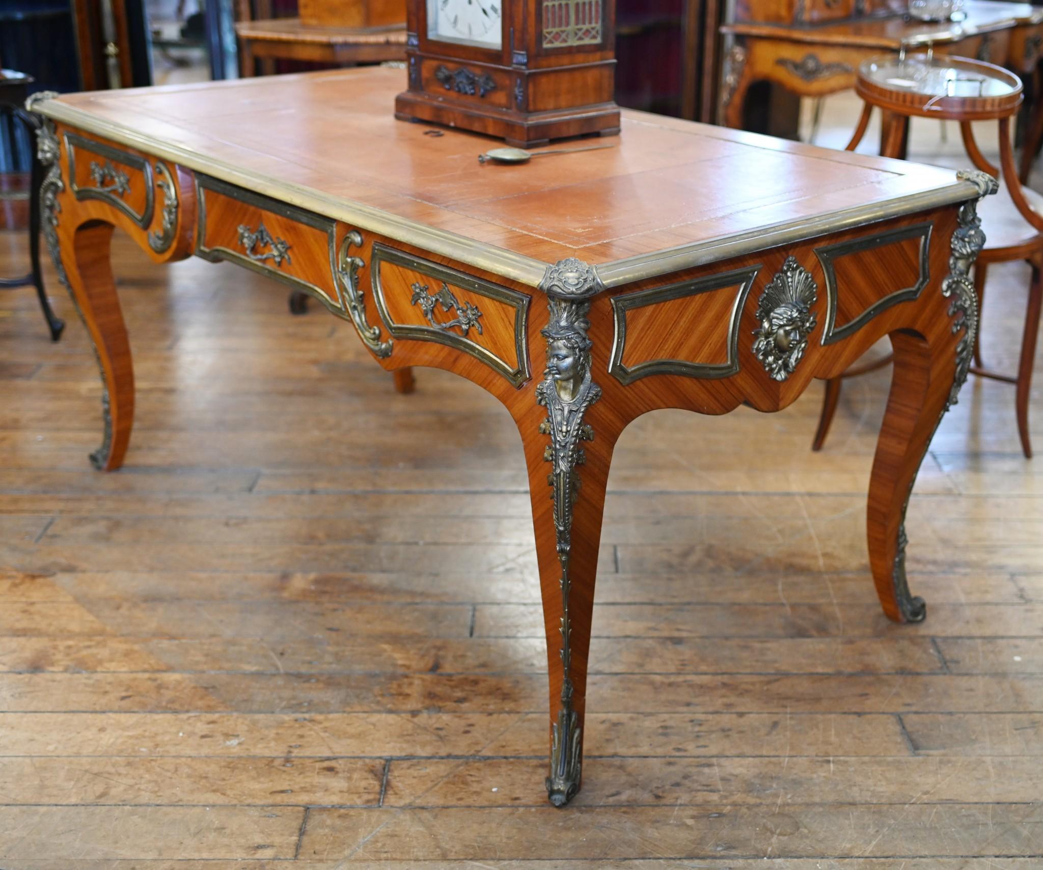 Französischer Bureau Plat Schreibtisch Louis XVI.-Schreibtisch im Angebot 5
