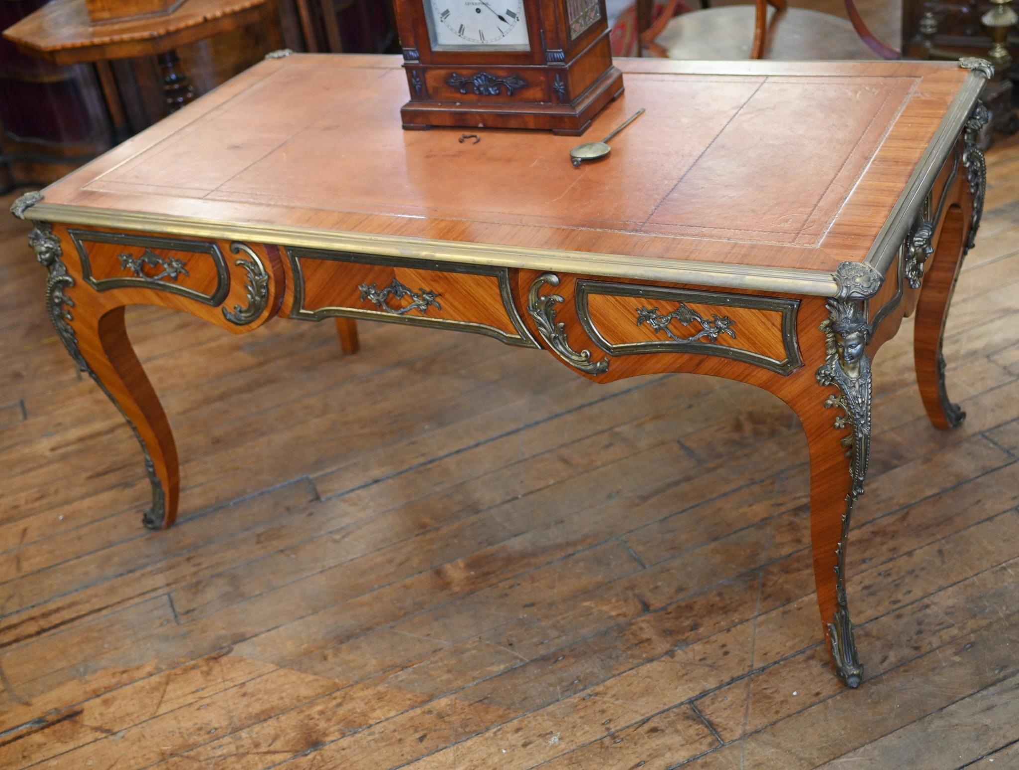 Französischer Bureau Plat Schreibtisch Louis XVI.-Schreibtisch im Angebot 6