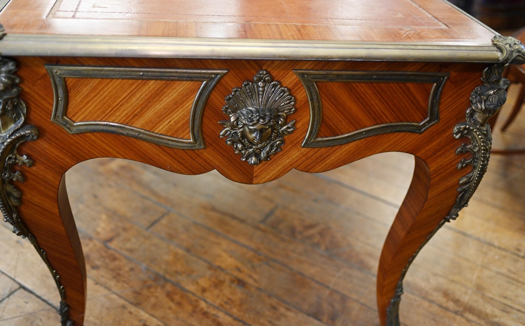 Französischer Bureau Plat Schreibtisch Louis XVI.-Schreibtisch im Angebot 4