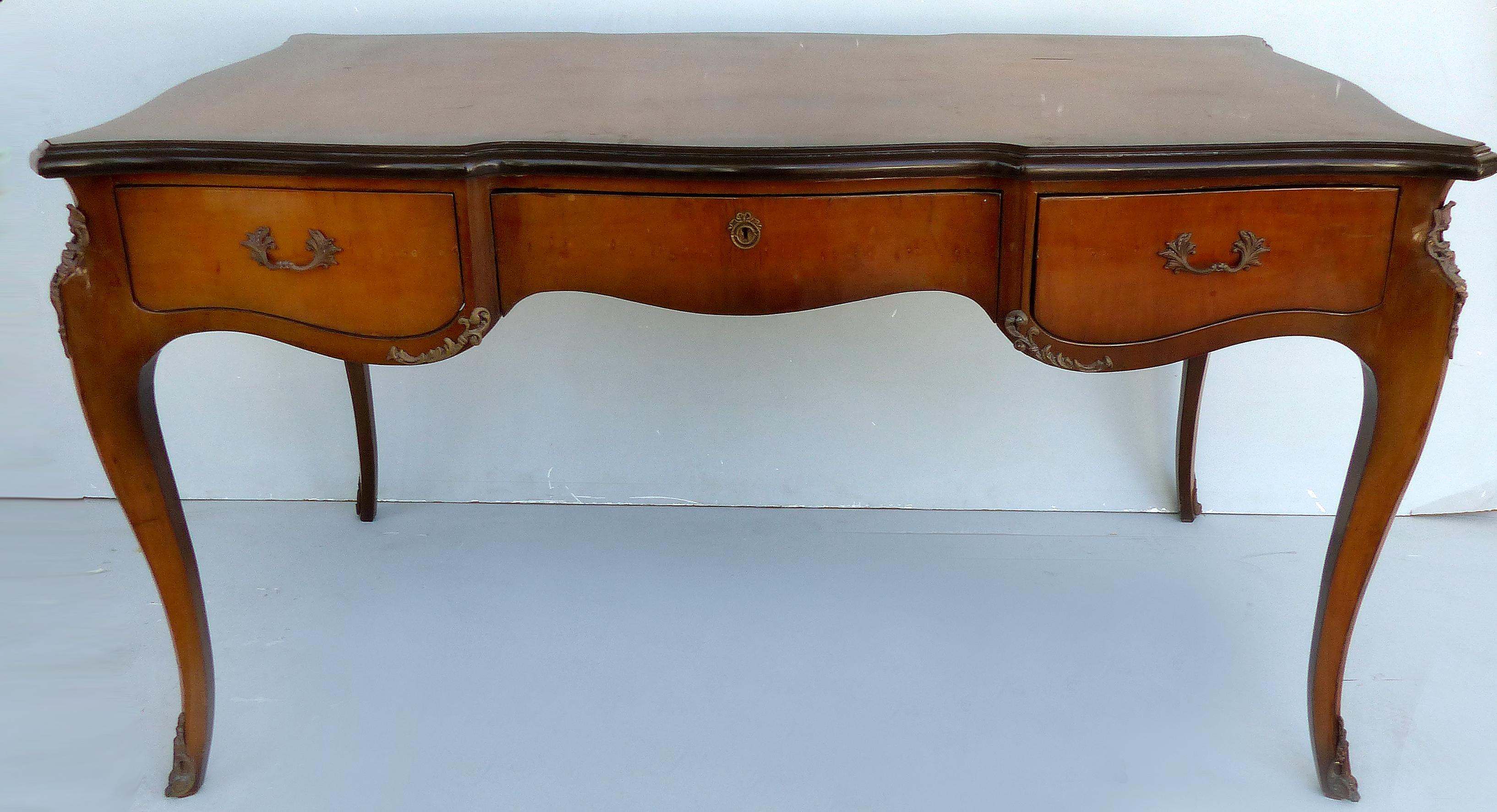 French Bureau Plat style Italian 3 Drawer Desk, Bronze Mounts

Offered for sale is a fine-quality Italian three-drawer desk reminiscent of the French bureau plat. This graceful desk has a French polish and bronze hardware including handles and