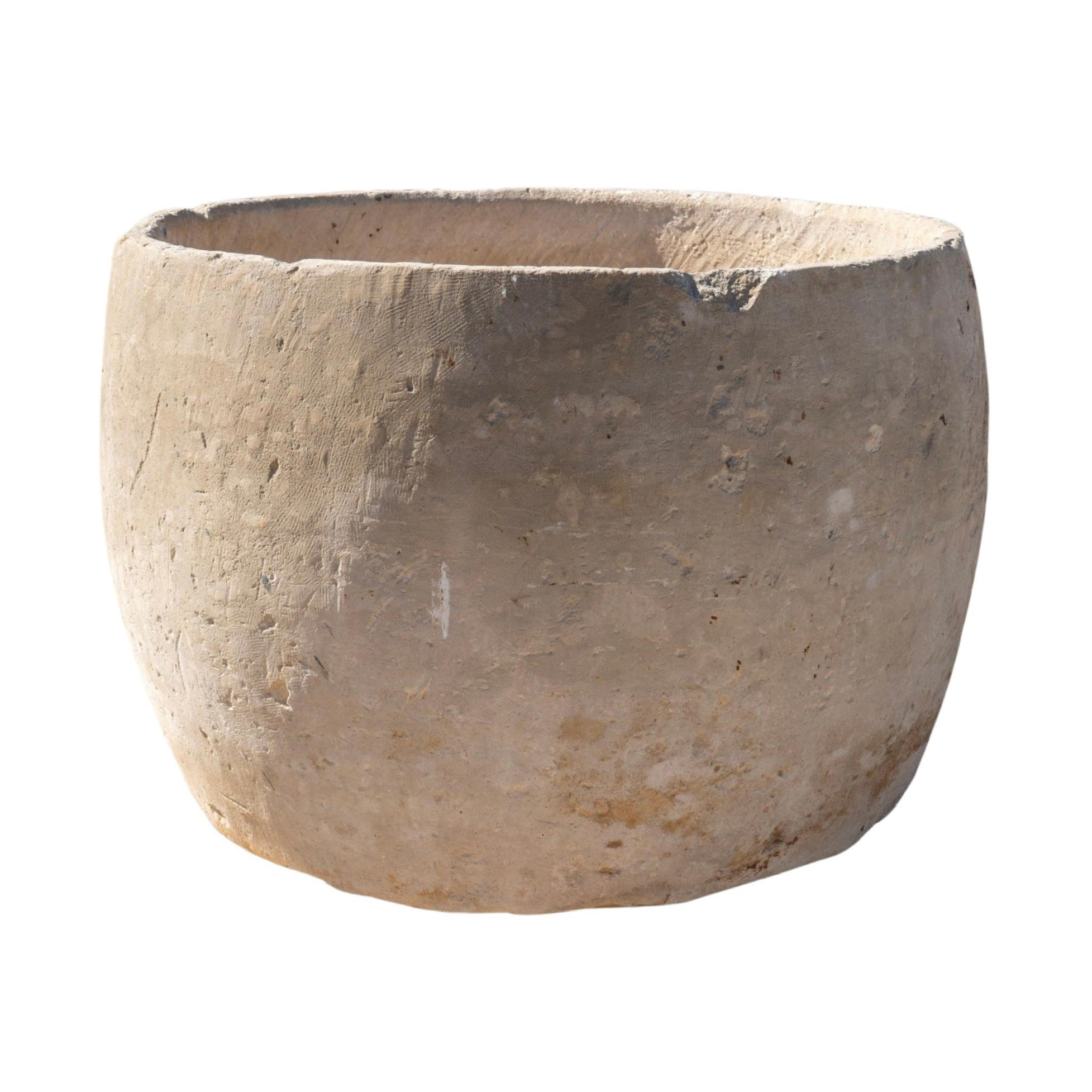 Expertly crafted in France in the 1880s, this circular planter features a classic round style and is made from beautiful burgundy limestone. Bring elegance and sophistication to your garden or patio with this timeless piece.