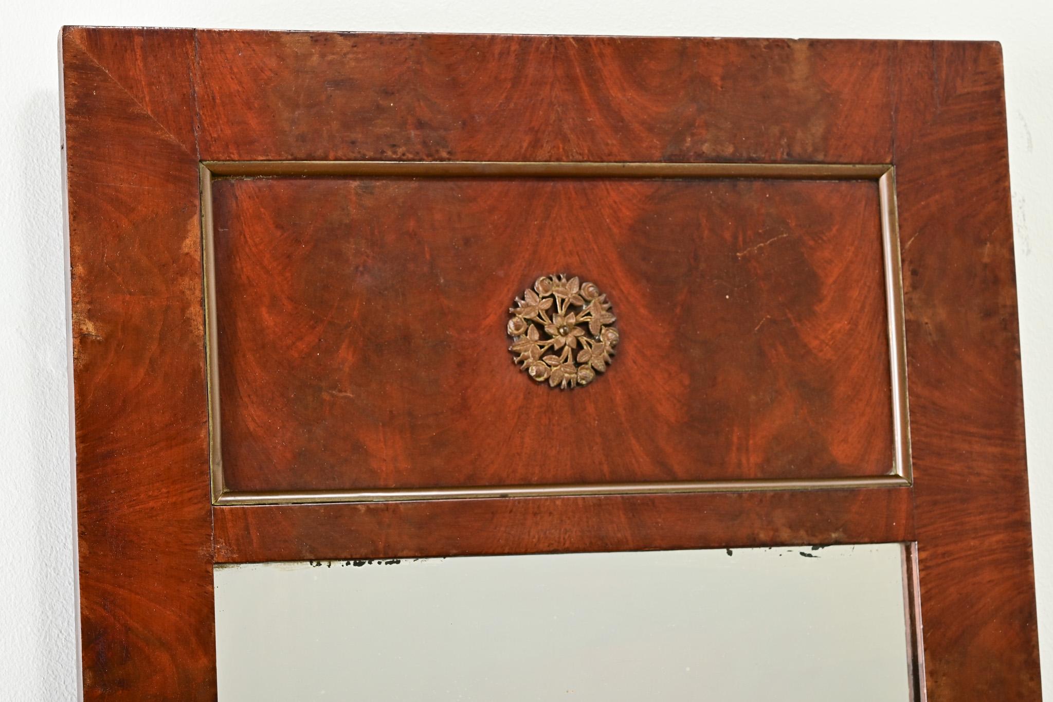 French Burl Mahogany Petite Trumeau In Good Condition For Sale In Baton Rouge, LA