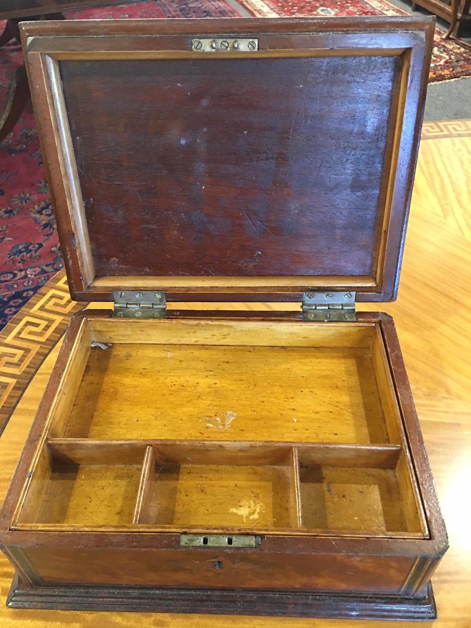 French Burl Walnut and Decorative Inlay Jewelry Box, 19th Century For Sale 2