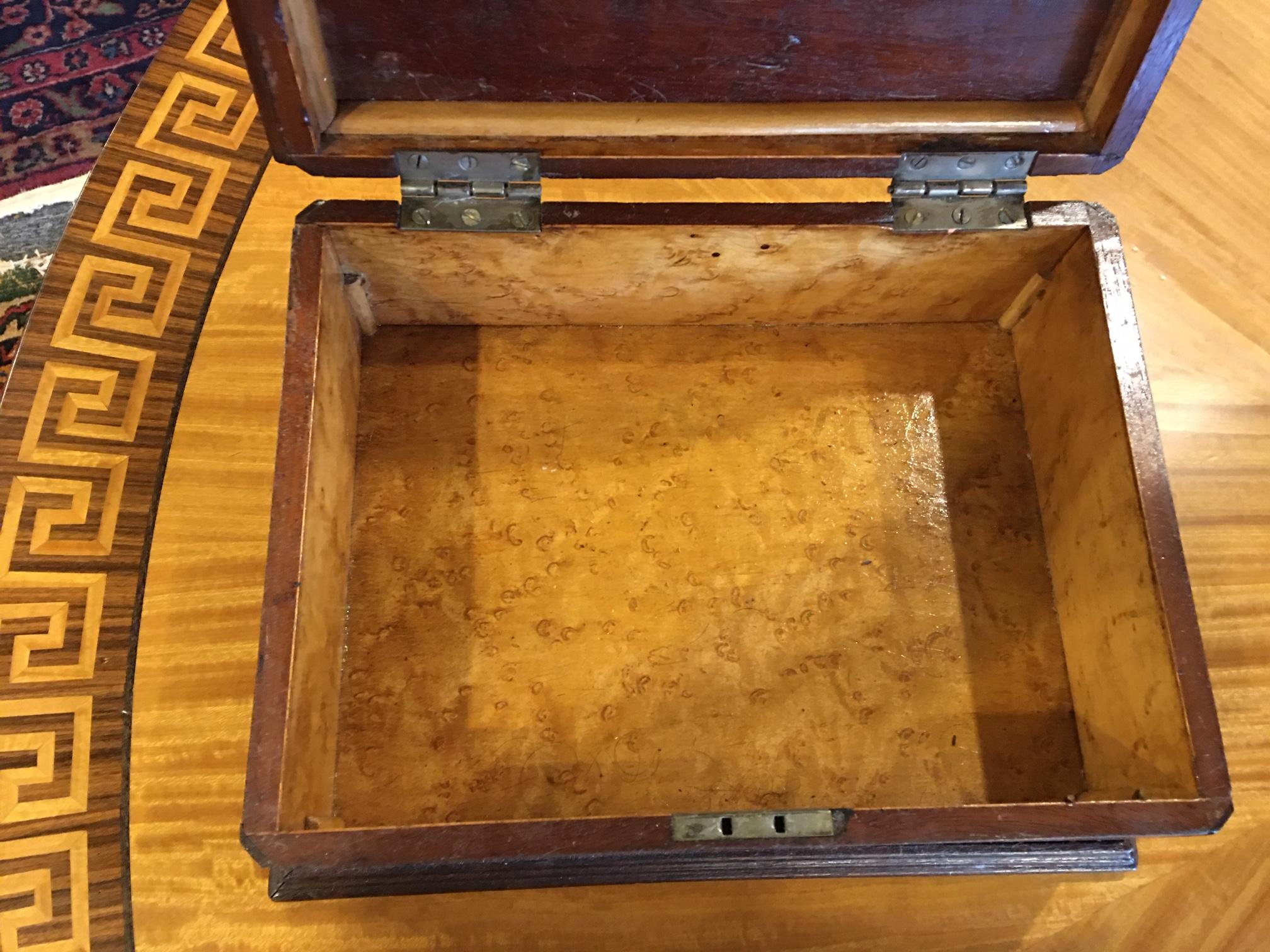 French Burl Walnut and Decorative Inlay Jewelry Box, 19th Century For Sale 4