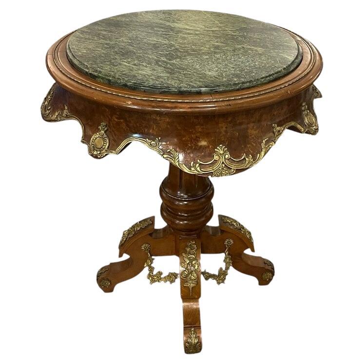 Table d'appoint en ronce de noyer avec plateau en marbre en vente