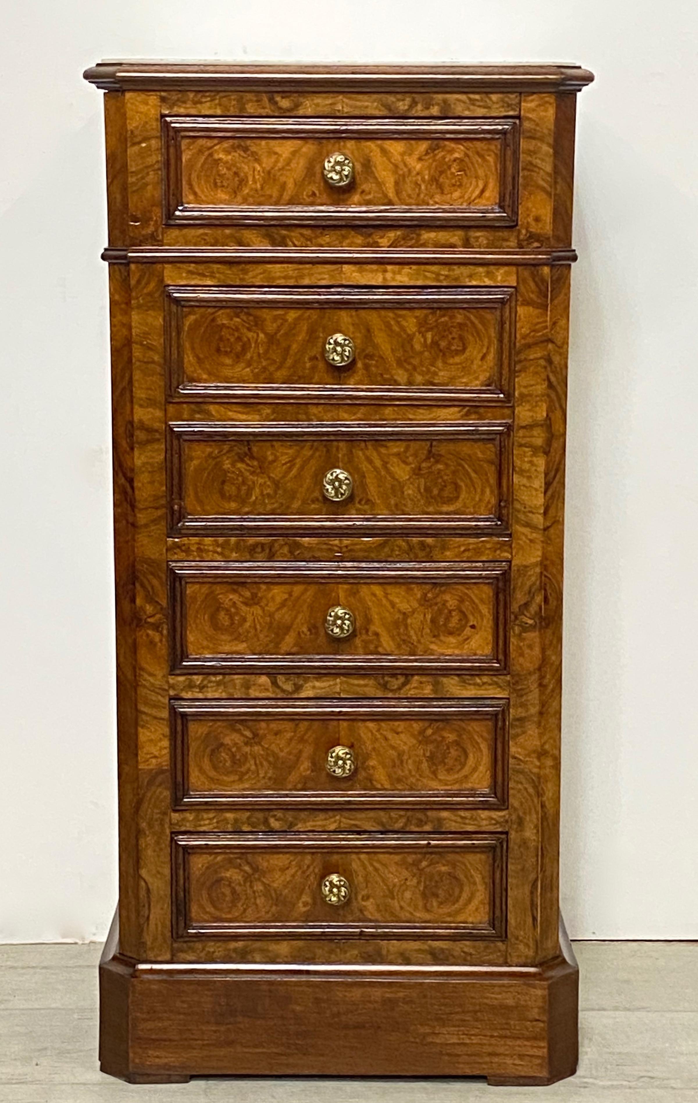 Highly figured walnut and black walnut bedside cabinet with inset marble top. Having four fabric lined drawers and one false front drawer that drops down to reveal a marble lined interior.
Excellent original condition, minor refreshment of