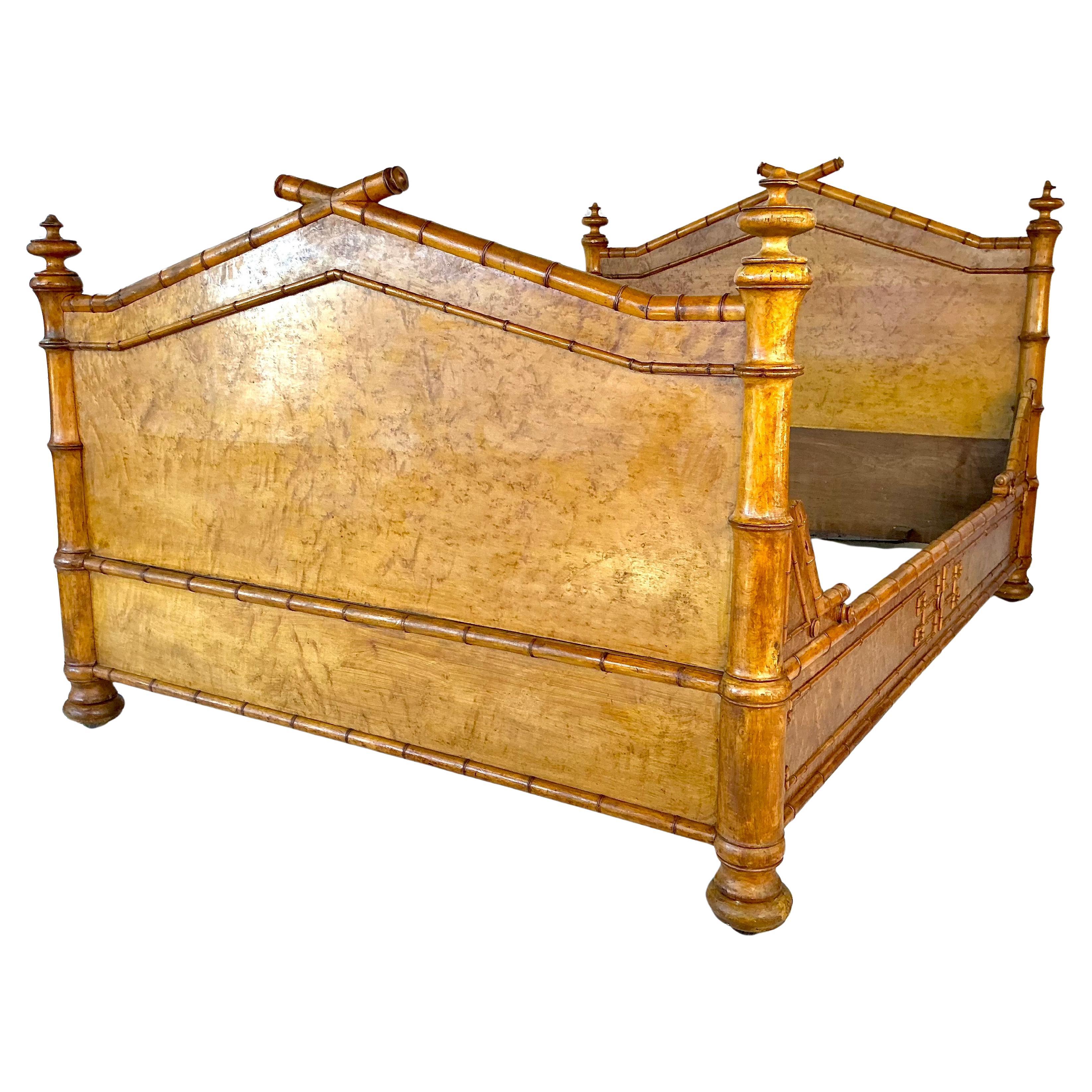 Francese Letto francese in radica e finto bambù di Maison Krieger in vendita