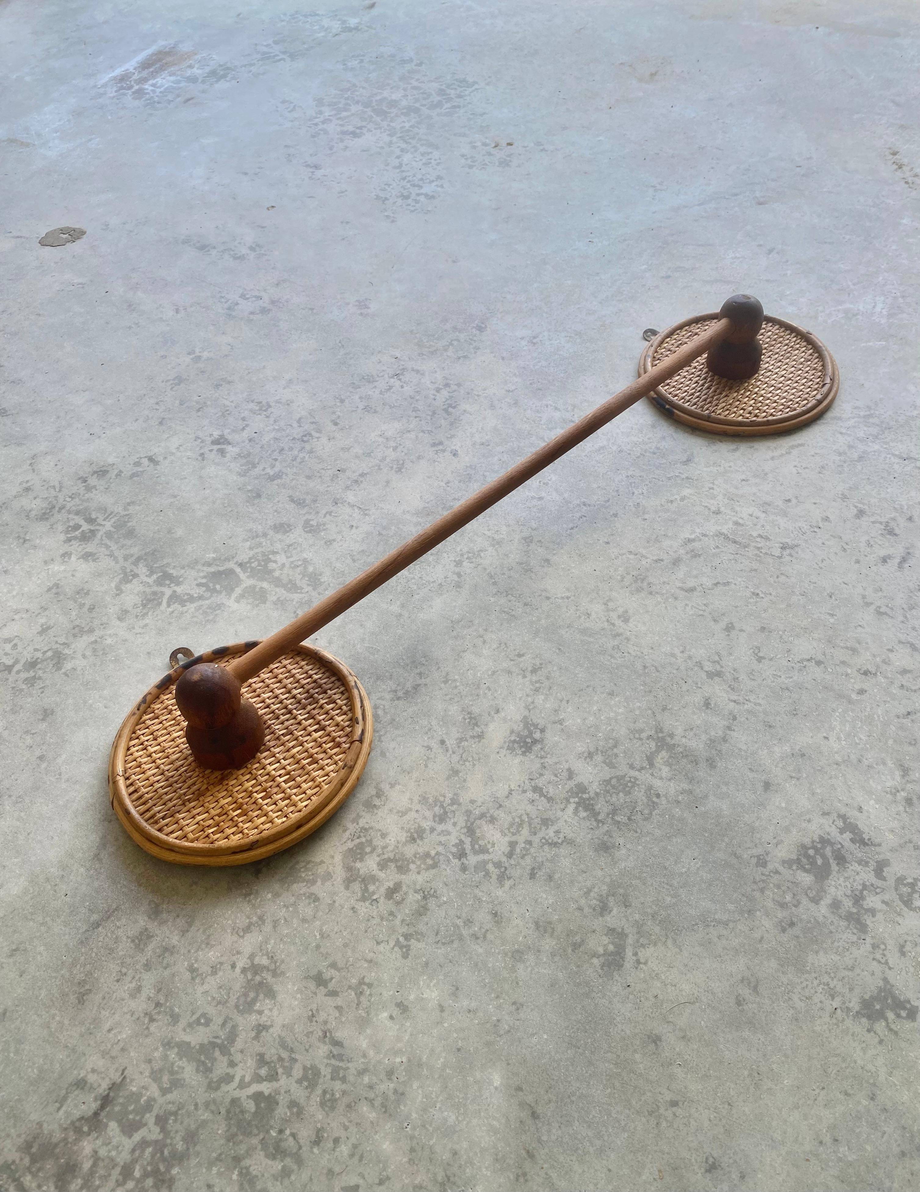 Toallero francés de bambú quemado Bellas artes en venta