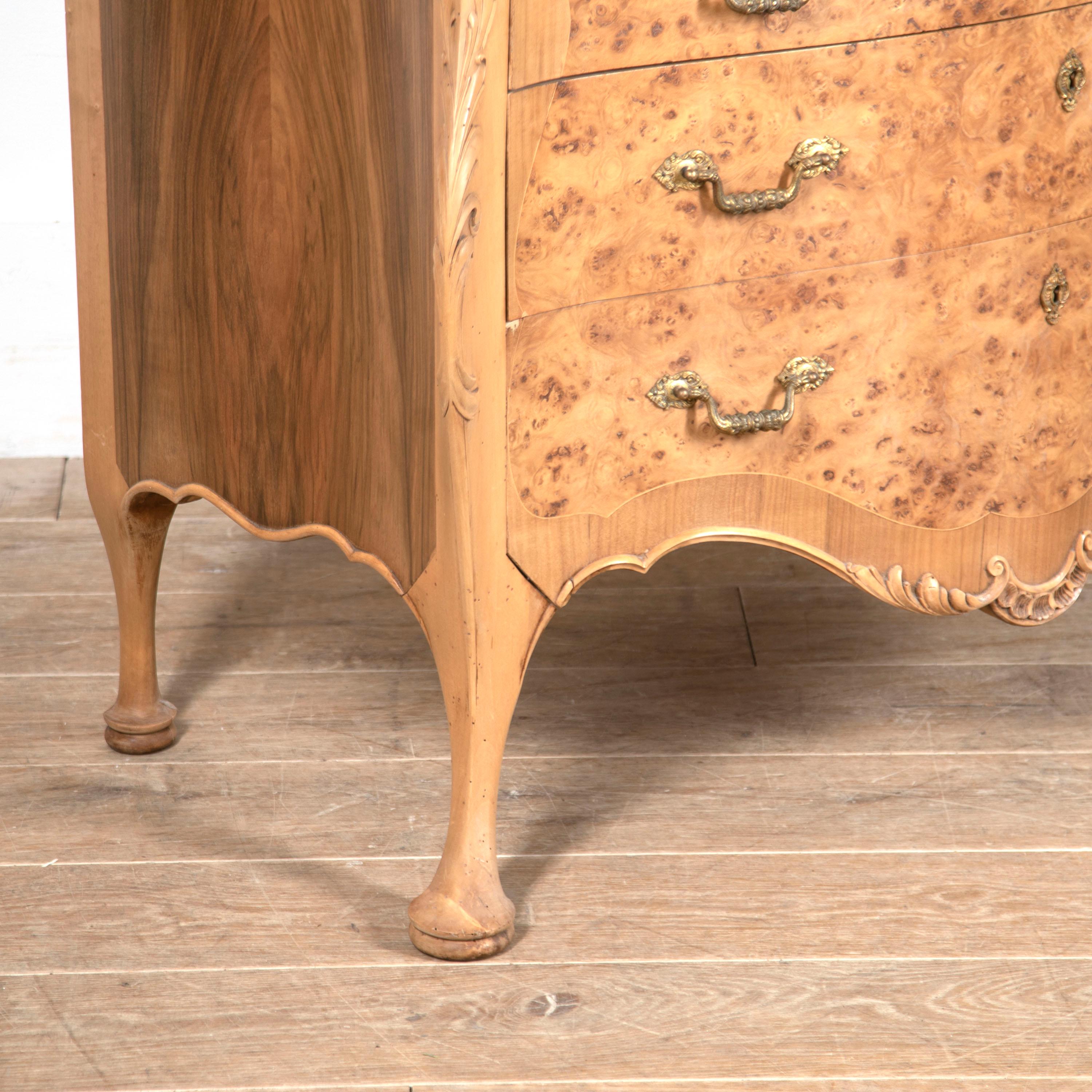 French Burr Walnut Commode In Good Condition For Sale In Gloucestershire, GB