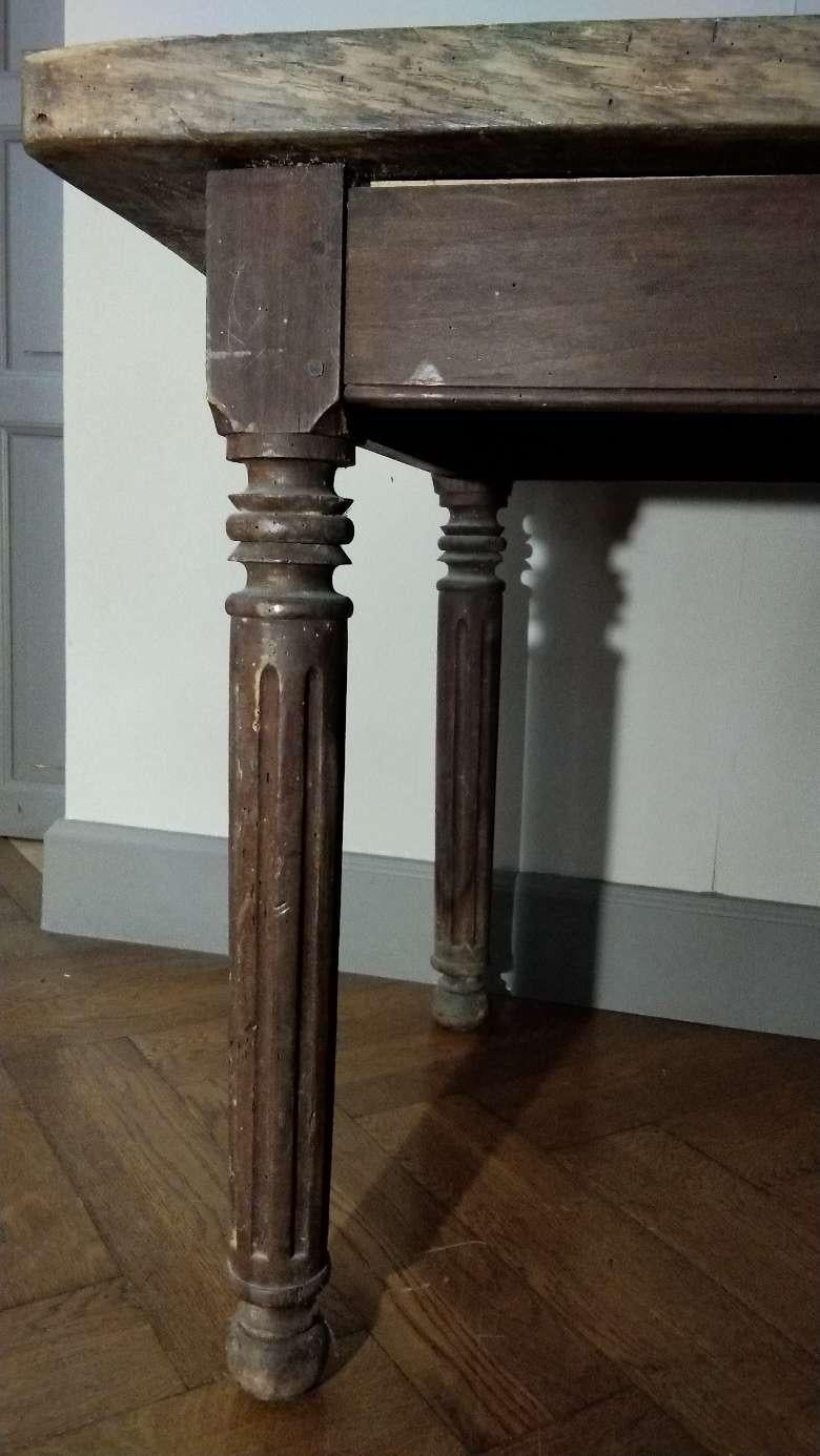French butcher table, handcrafted, circa 1880. The 4.5cm thick oak's tabletop is in one piece. Two drawers in base. The table's legs are in beech tree.