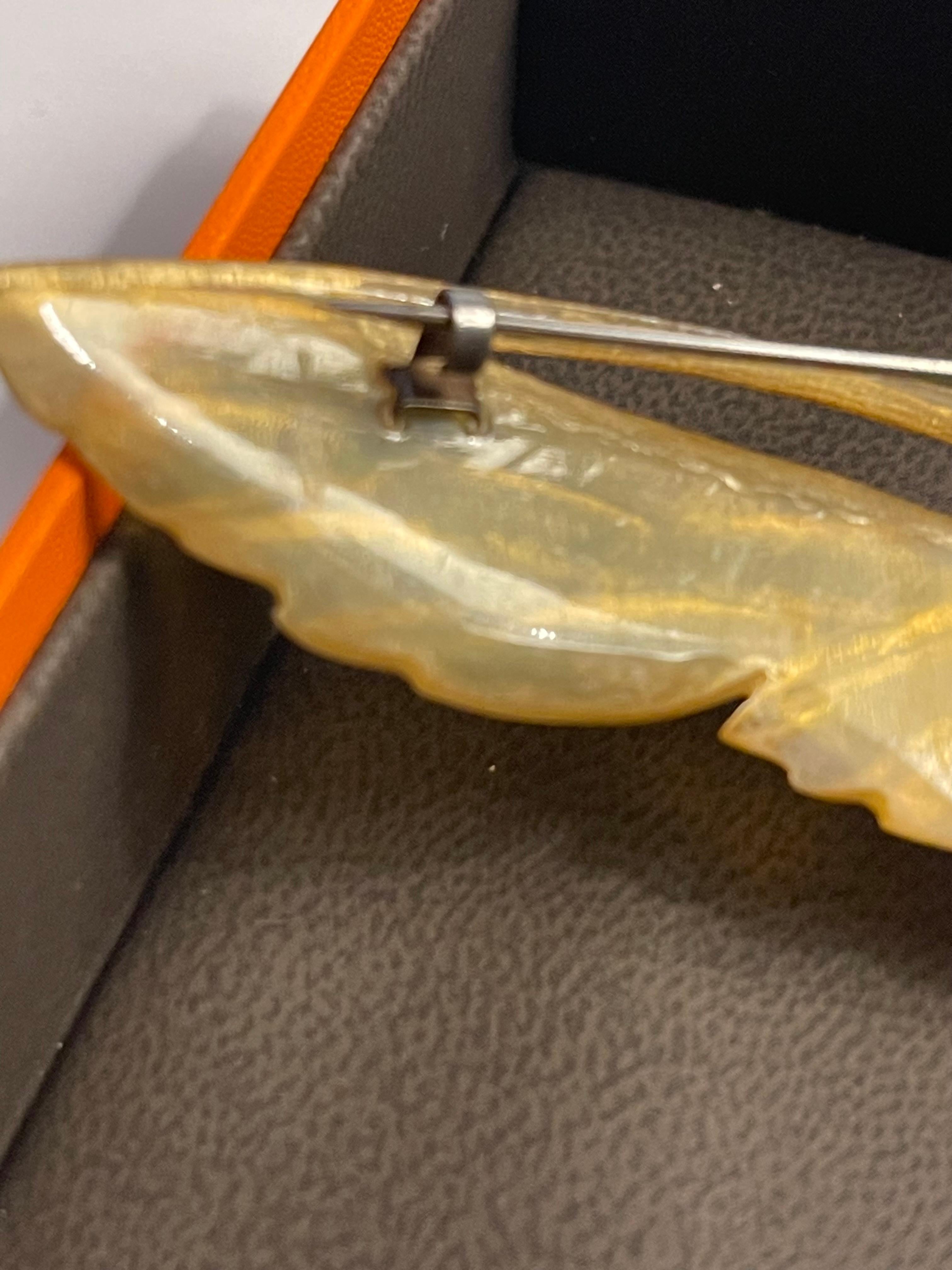 Inizio XX secolo Spilla francese Butterfly large firmata GIP For Georges Pierre in corno e vetro 1900 in vendita