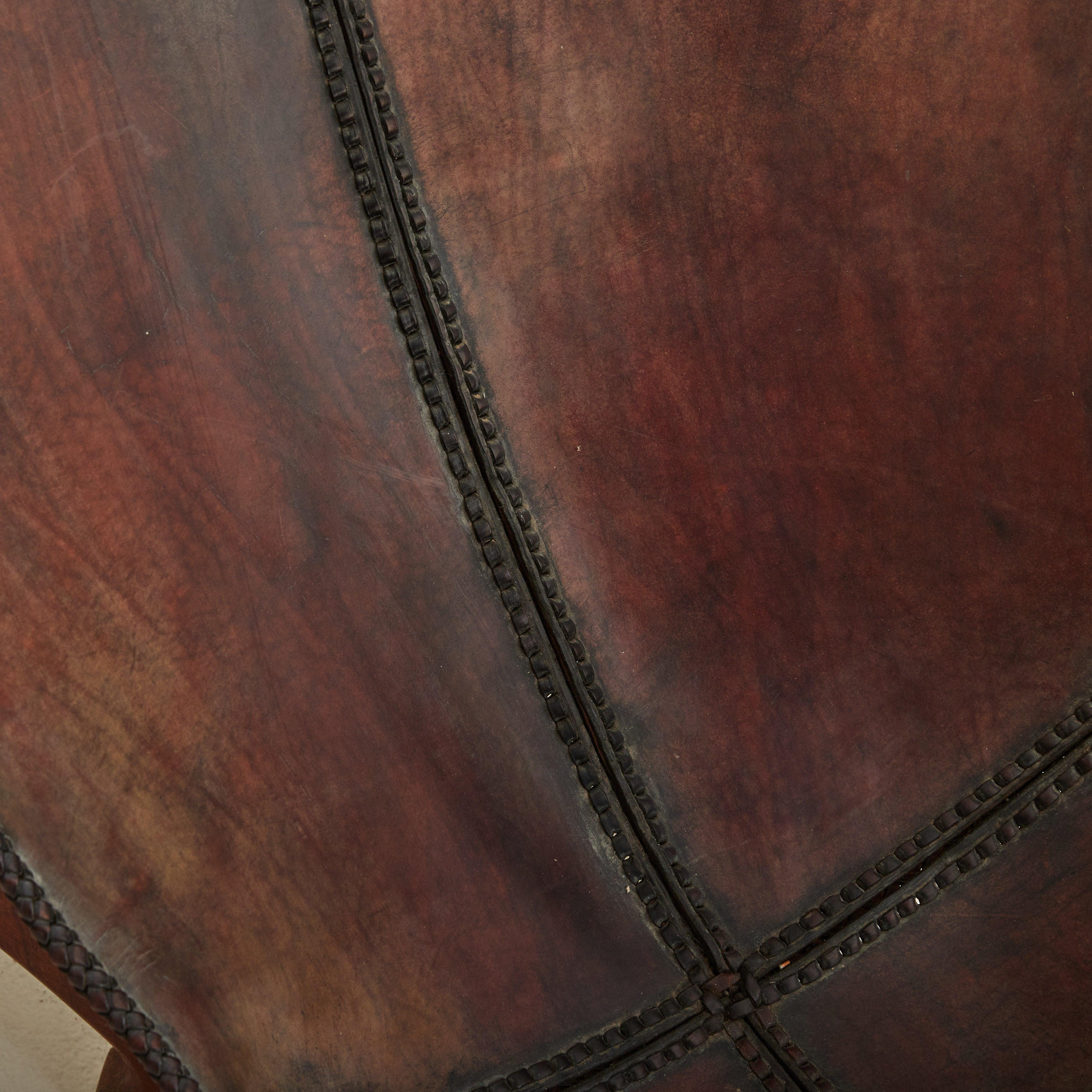 French Butterfly Lounge Chair in Cowhide Leather, 1960s In Good Condition In Chicago, IL