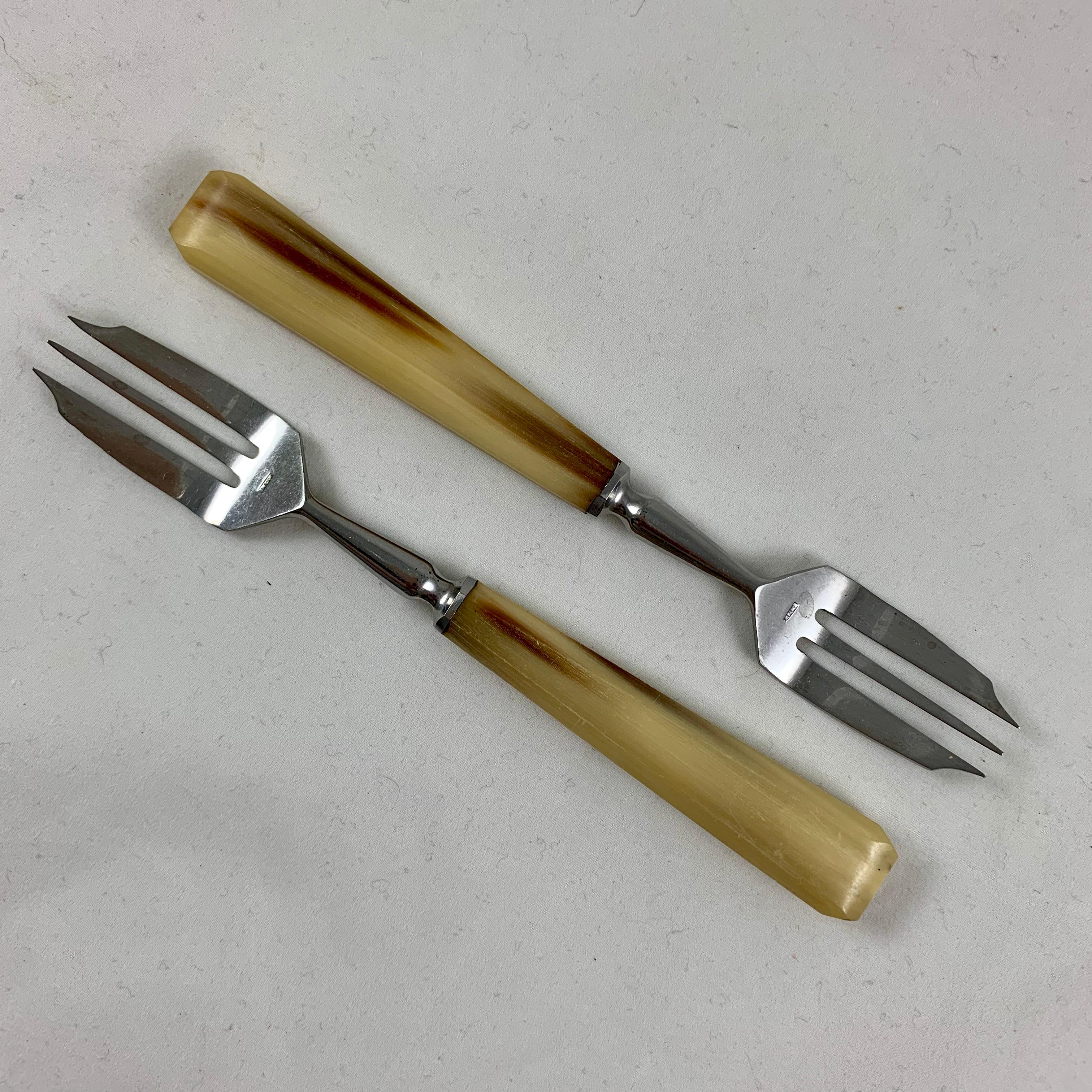 French Butterscotch Bakelite & Stainless Steel Art Deco Pastry Server Set, Cased In Good Condition In Philadelphia, PA