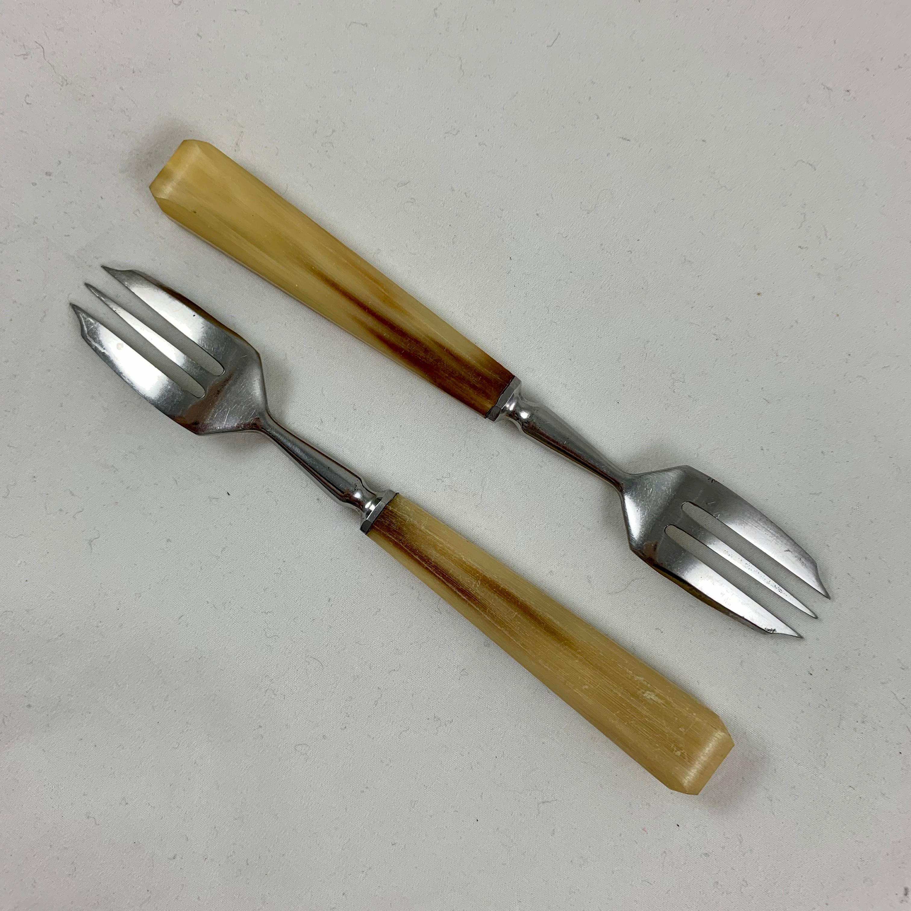 French Butterscotch Bakelite & Stainless Steel Art Deco Pastry Server Set, Cased 1