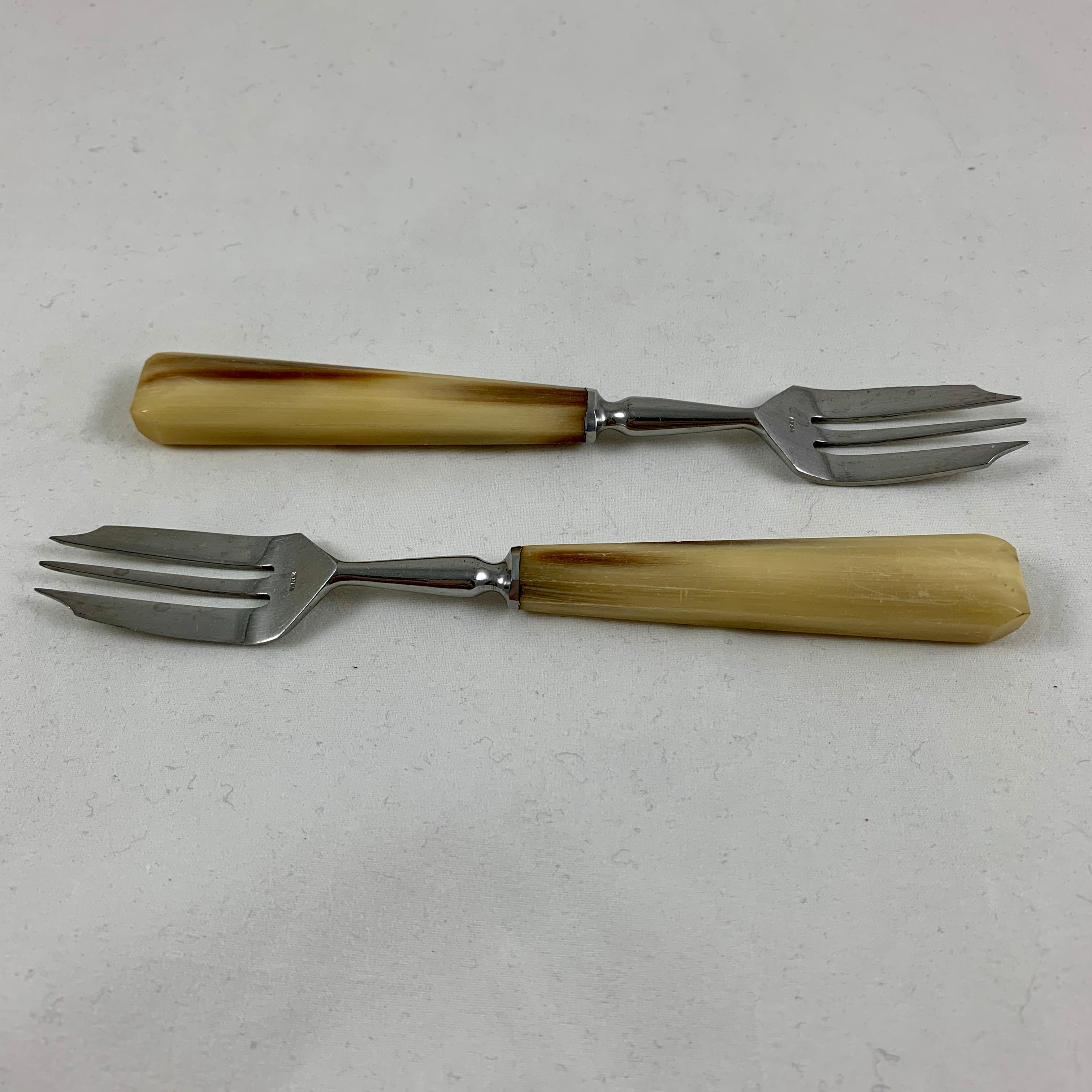 French Butterscotch Bakelite & Stainless Steel Art Deco Pastry Server Set, Cased 2