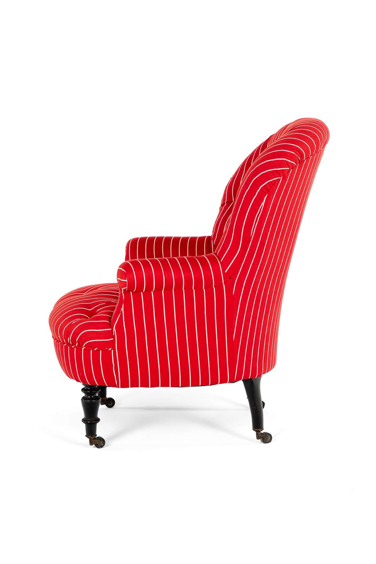 Sillón francés con respaldo de botones y rayas rojas Provincial francés en venta