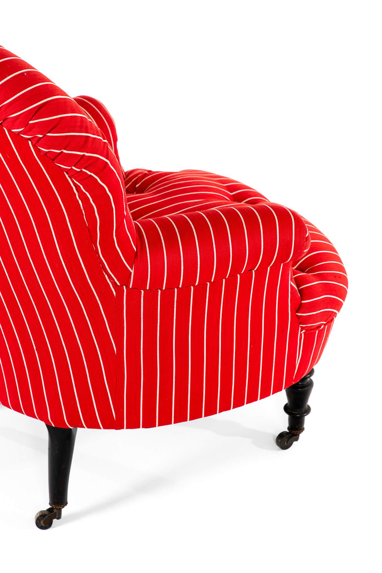 Sillón francés con respaldo de botones y rayas rojas en venta 1