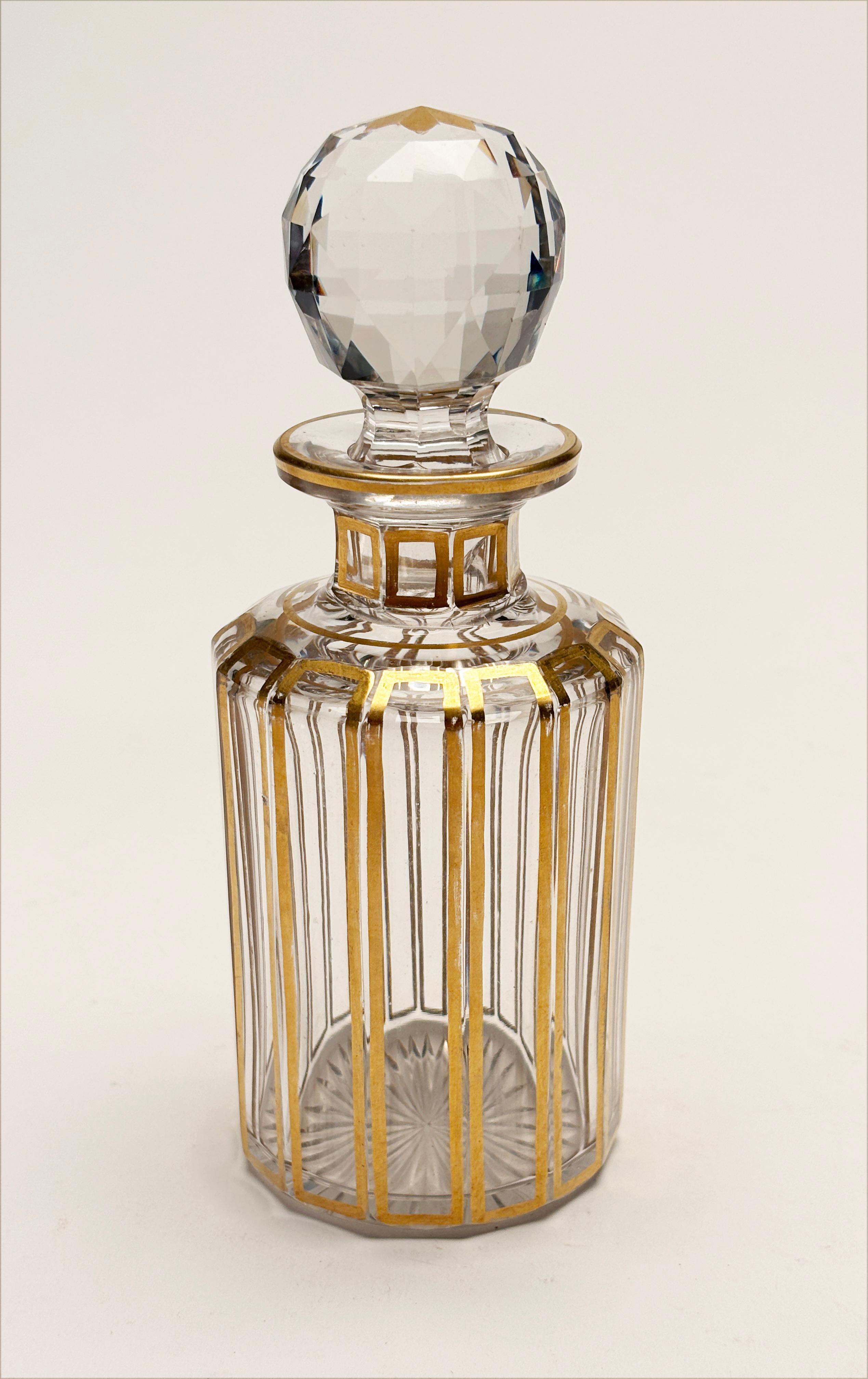 Francese del 1900 circa, 5 pezzi. Flaconi da toilette in cristallo di Baccarat con tappi sfaccettati in vendita 8