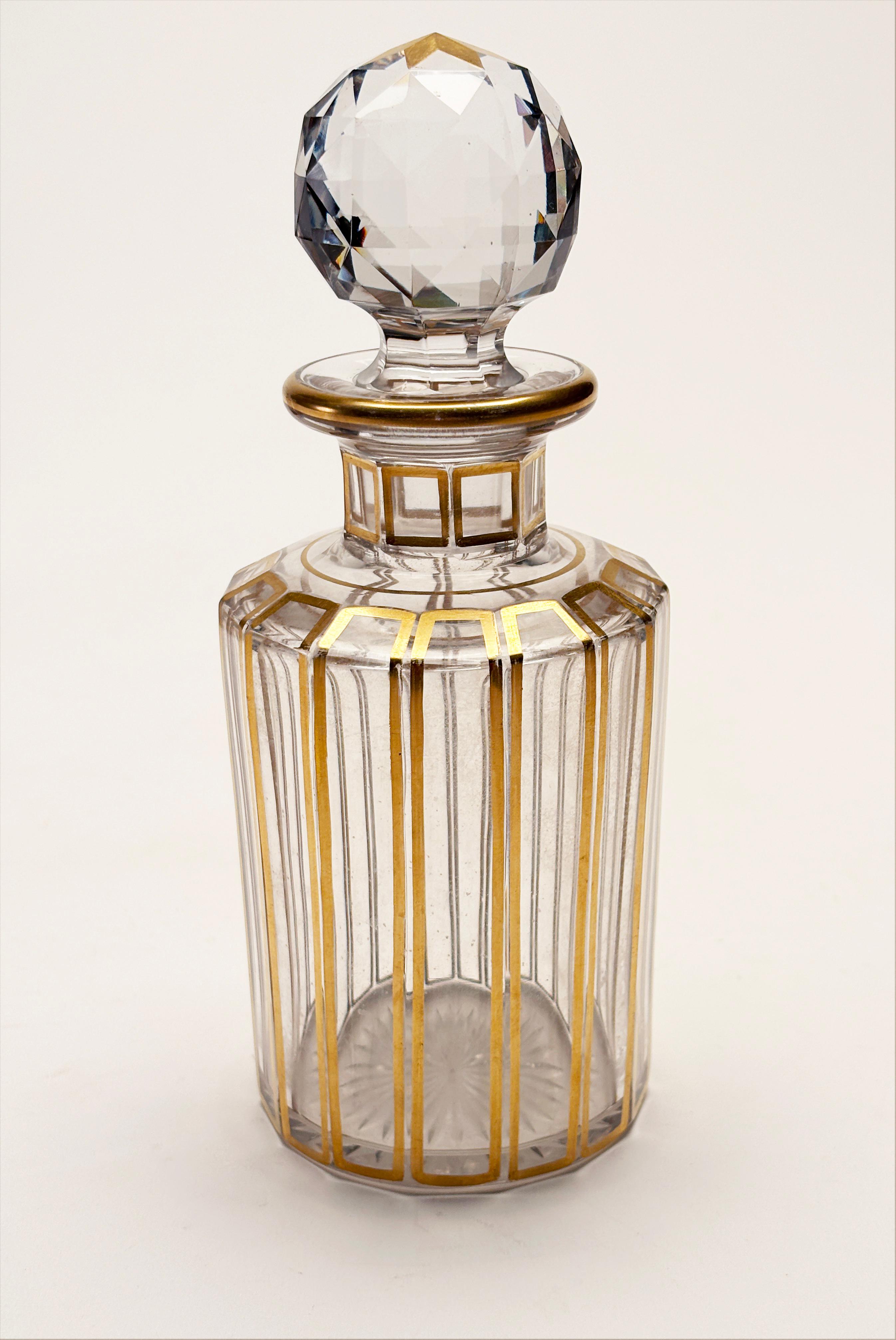 Francese del 1900 circa, 5 pezzi. Flaconi da toilette in cristallo di Baccarat con tappi sfaccettati in vendita 9