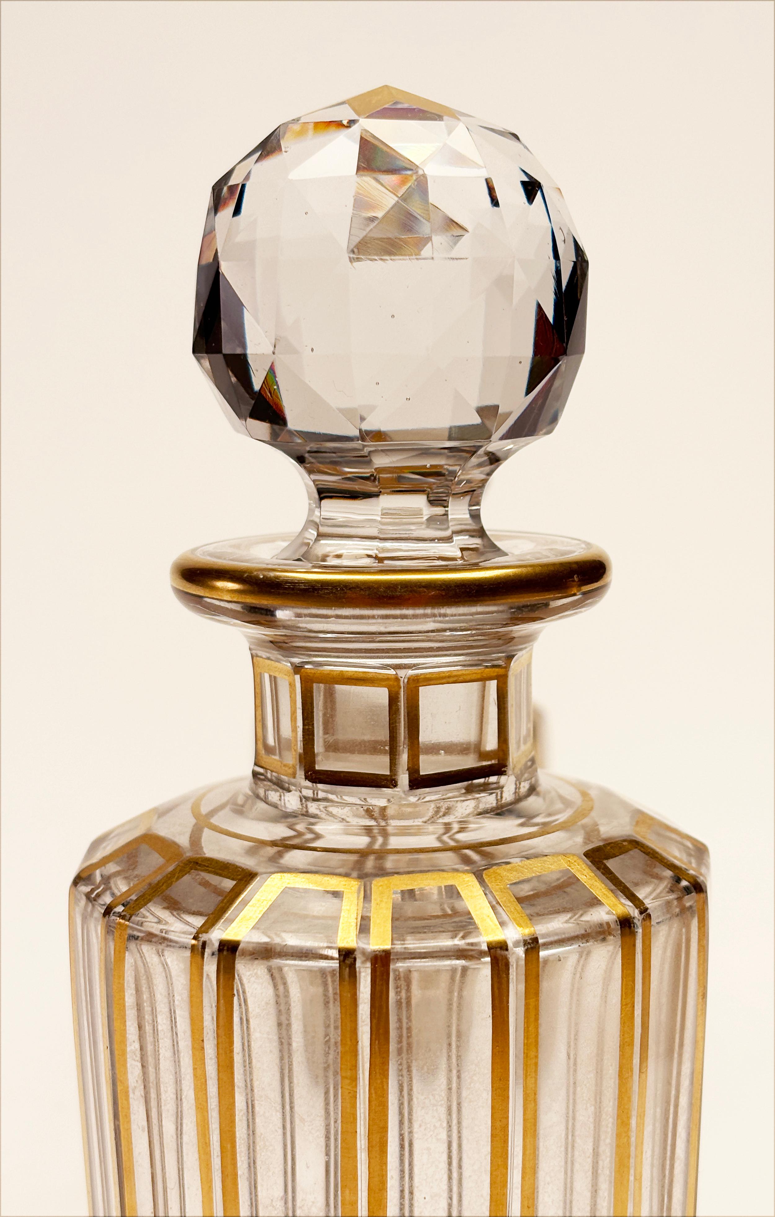XX secolo Francese del 1900 circa, 5 pezzi. Flaconi da toilette in cristallo di Baccarat con tappi sfaccettati in vendita